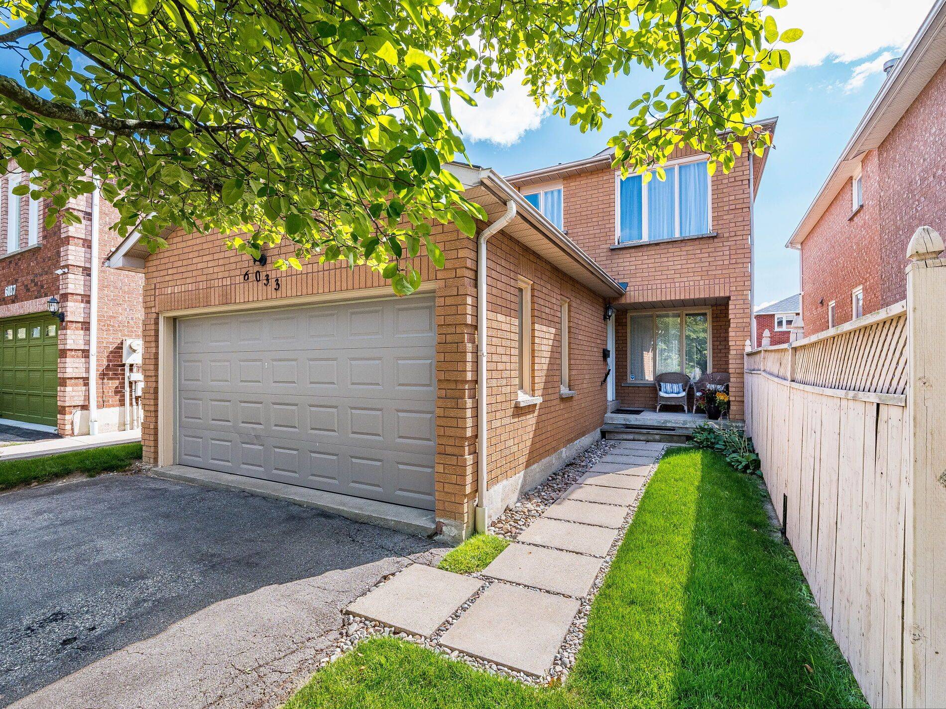 Mississauga, ON L5V 1A8,6033 Duford DR