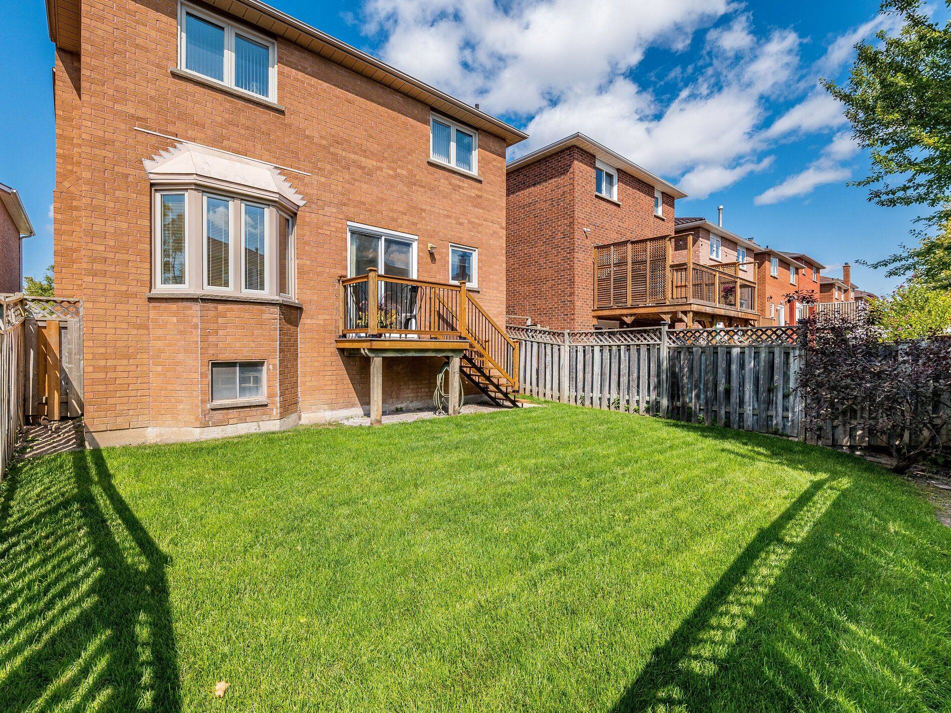 Mississauga, ON L5V 1A8,6033 Duford DR