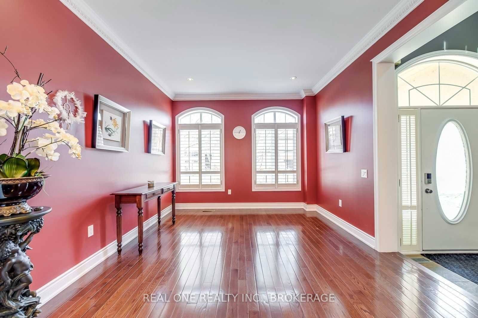 Oakville, ON L6L 6V8,96 Spring Azure CRES