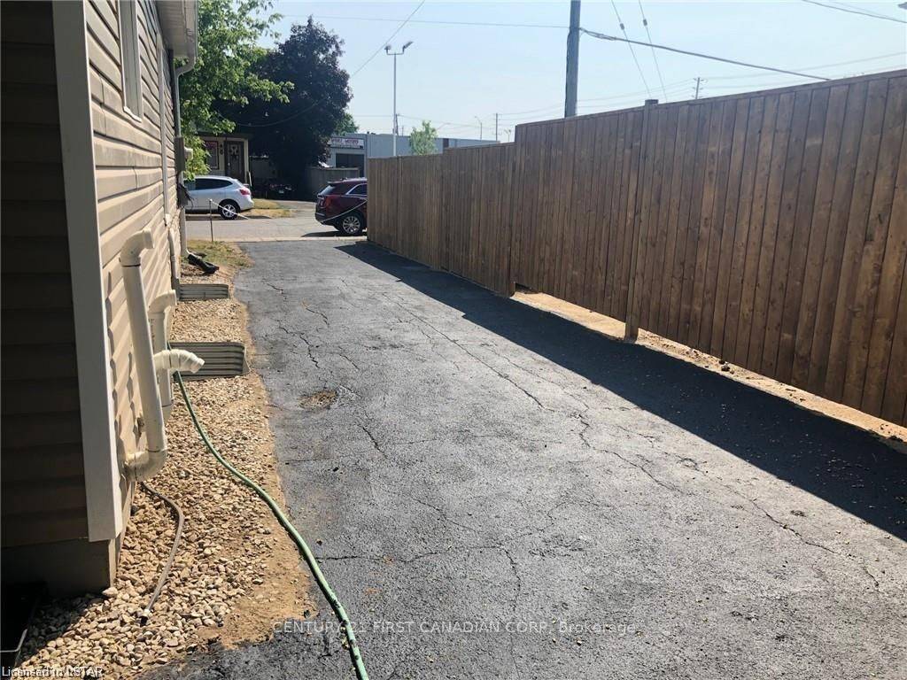 London East, ON N5Y 1M5,7 Lyman ST