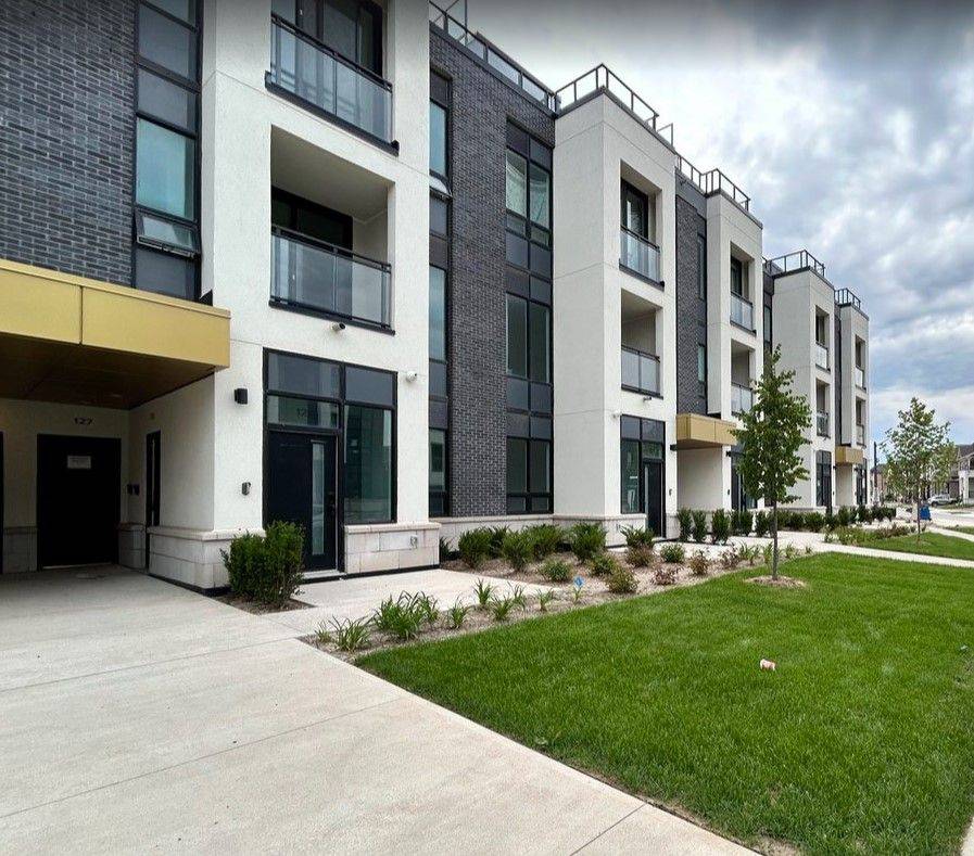 Oakville, ON L6M 4M2,3020 Trailside DR #125