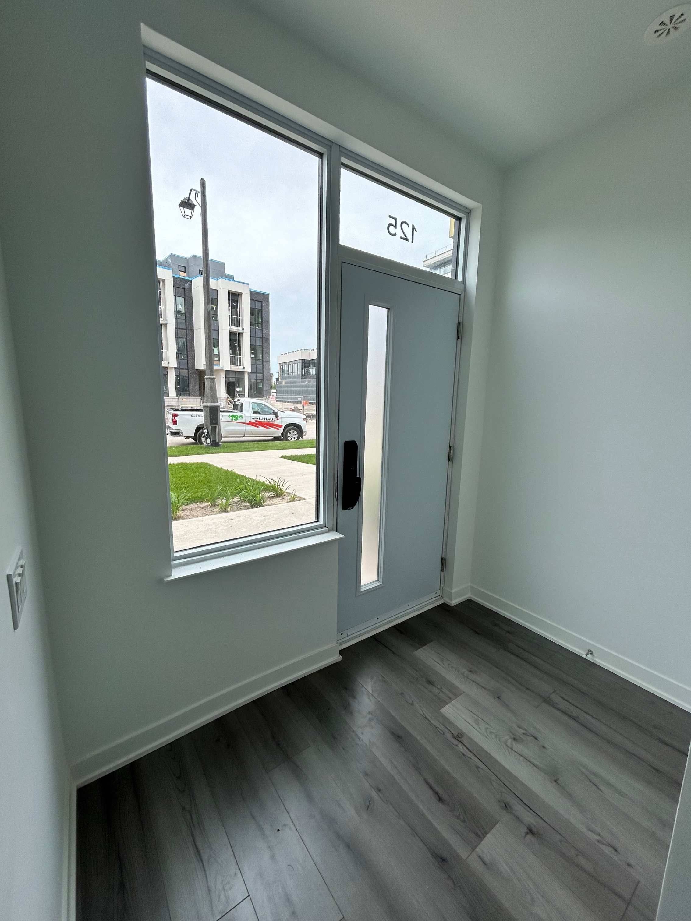 Oakville, ON L6M 4M2,3020 Trailside DR #125