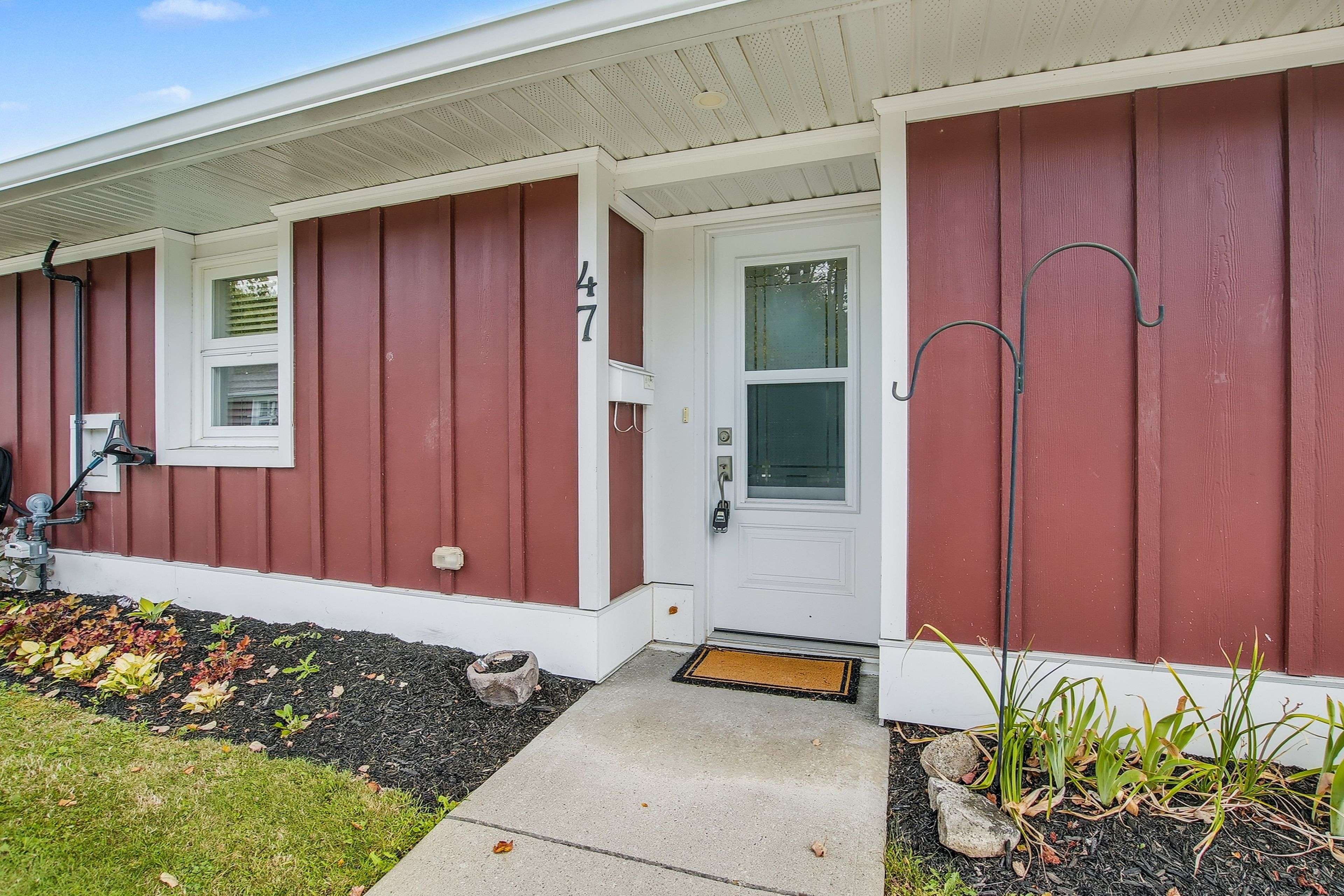 Hamilton, ON L9B 1T8,47 SZOLLOSY CIR