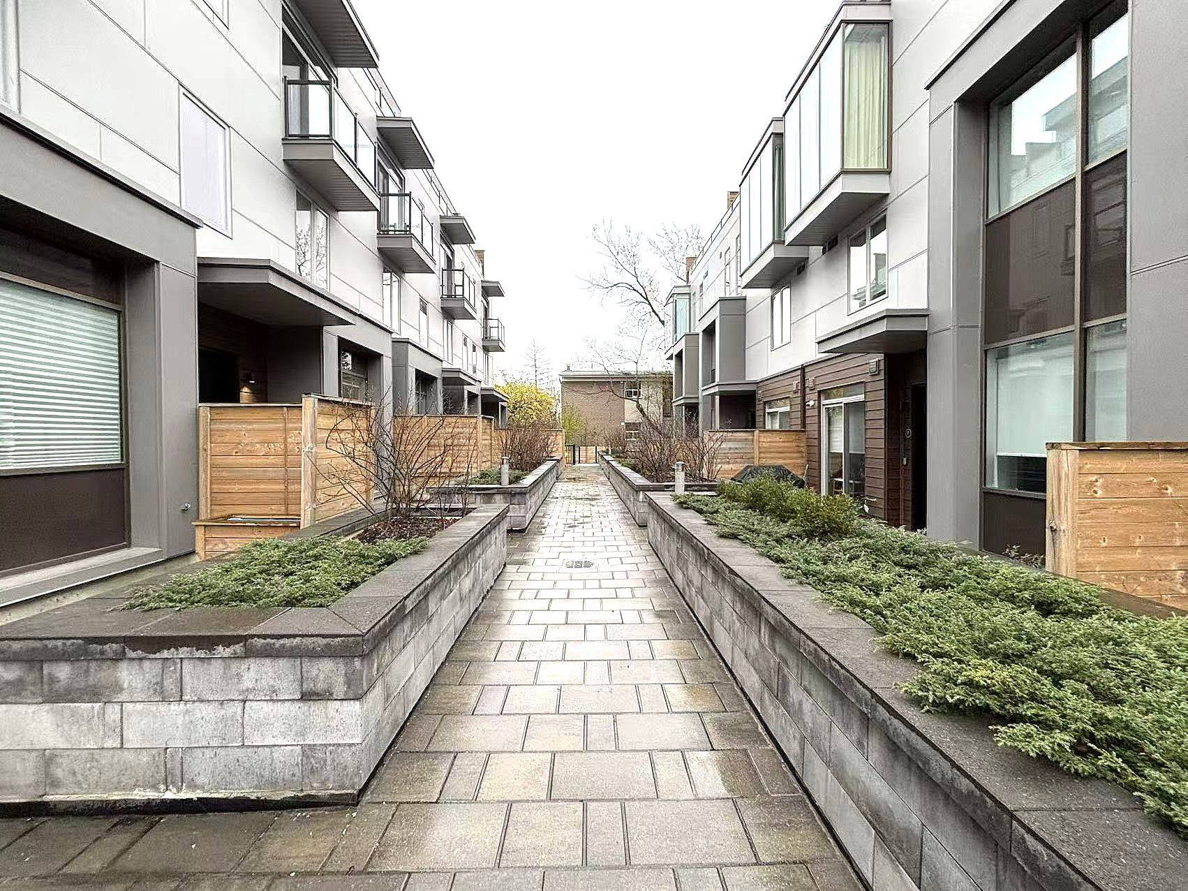 Toronto C15, ON M2K 0G7,35 Dervock CRES #3