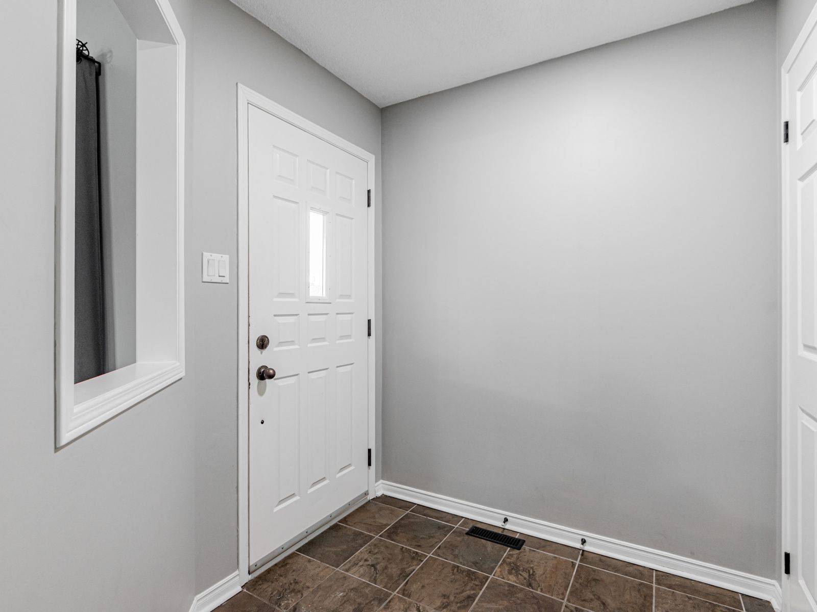 Barrie, ON L4N 7S1,10 Laidlaw DR