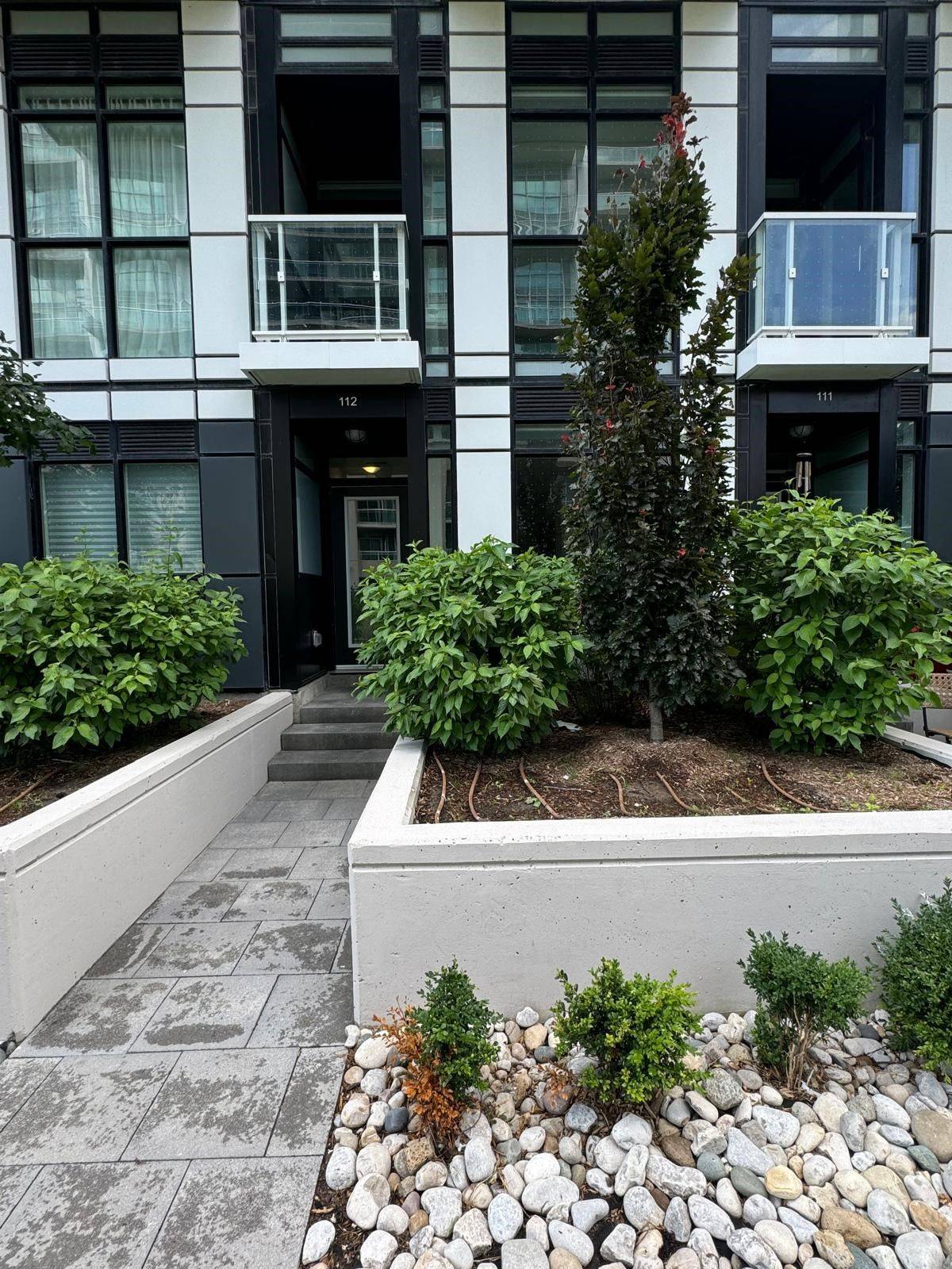 Toronto W06, ON M8Y 4G9,251 Manitoba ST #112