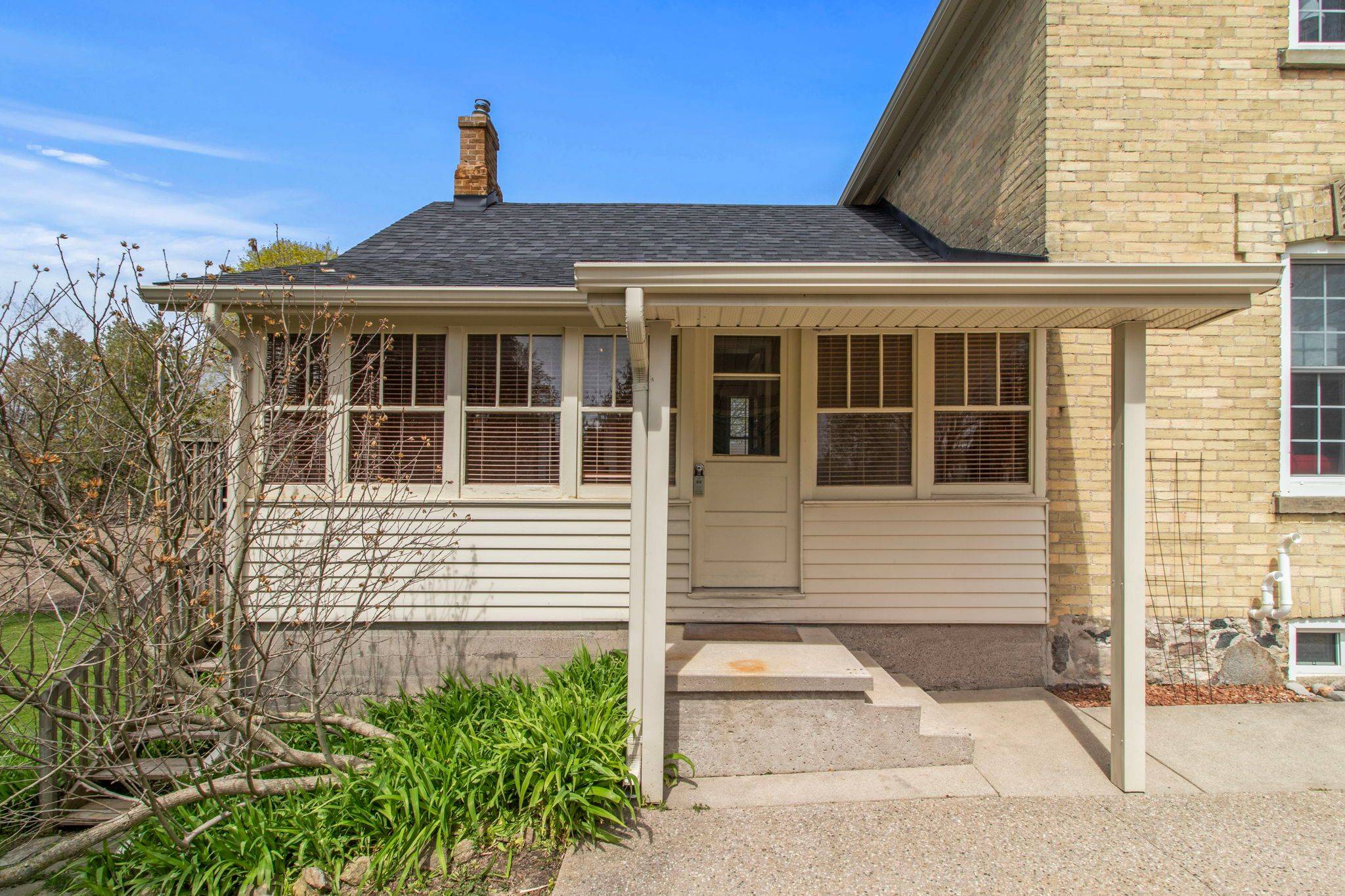 Kincardine, ON N2Z 1G5,1180 QUEEN ST