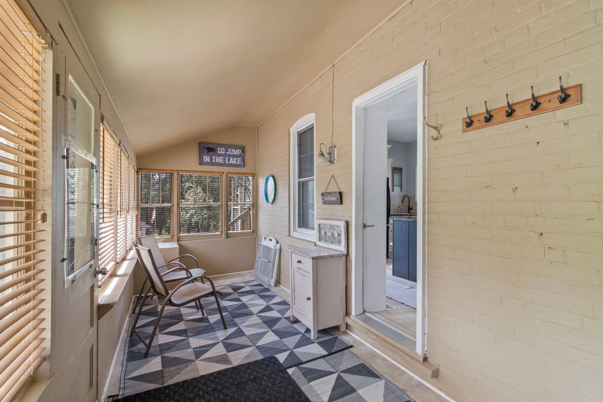 Kincardine, ON N2Z 1G5,1180 QUEEN ST