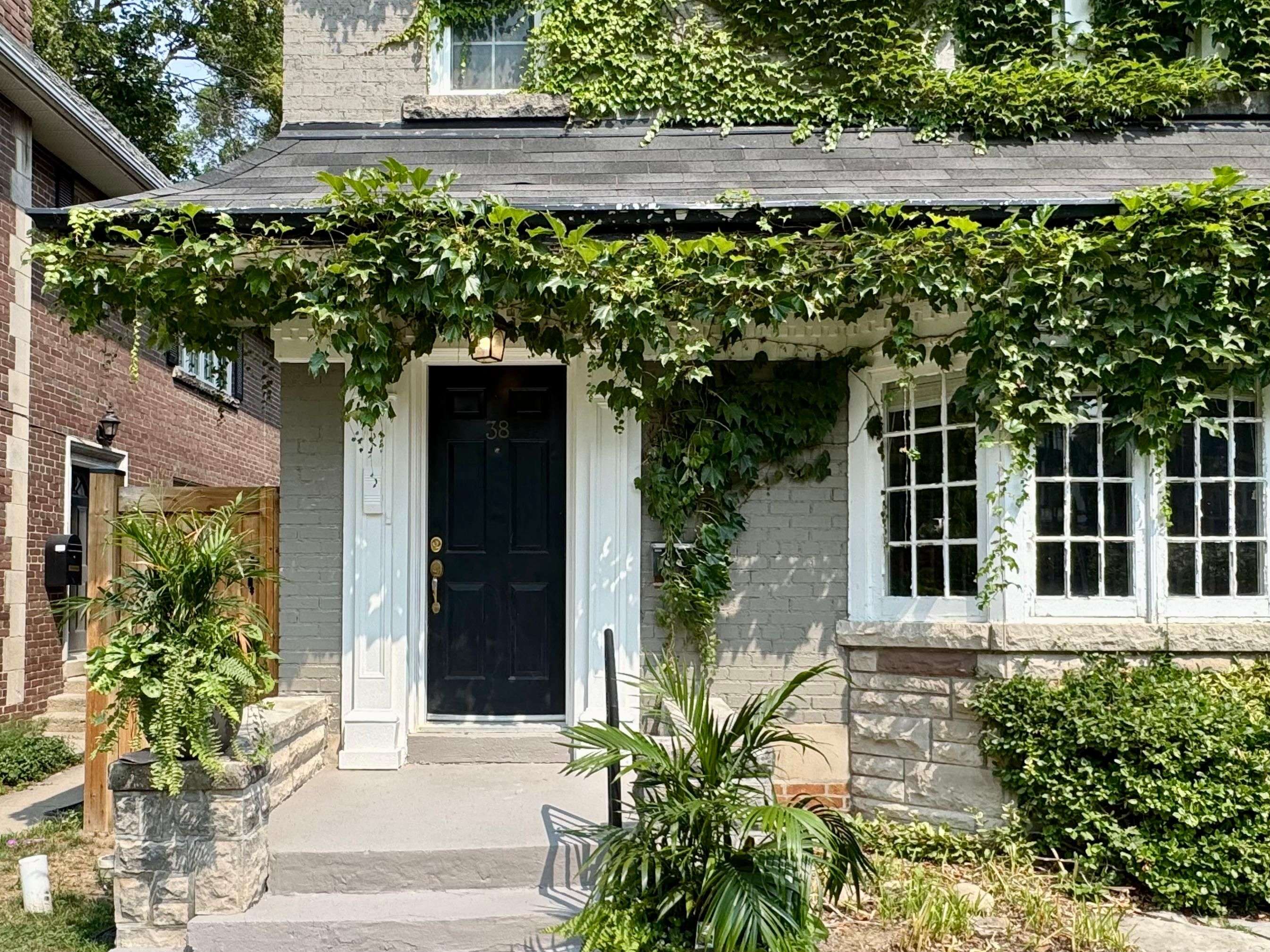 Toronto C09, ON M4W 2C6,38 Whitehall RD