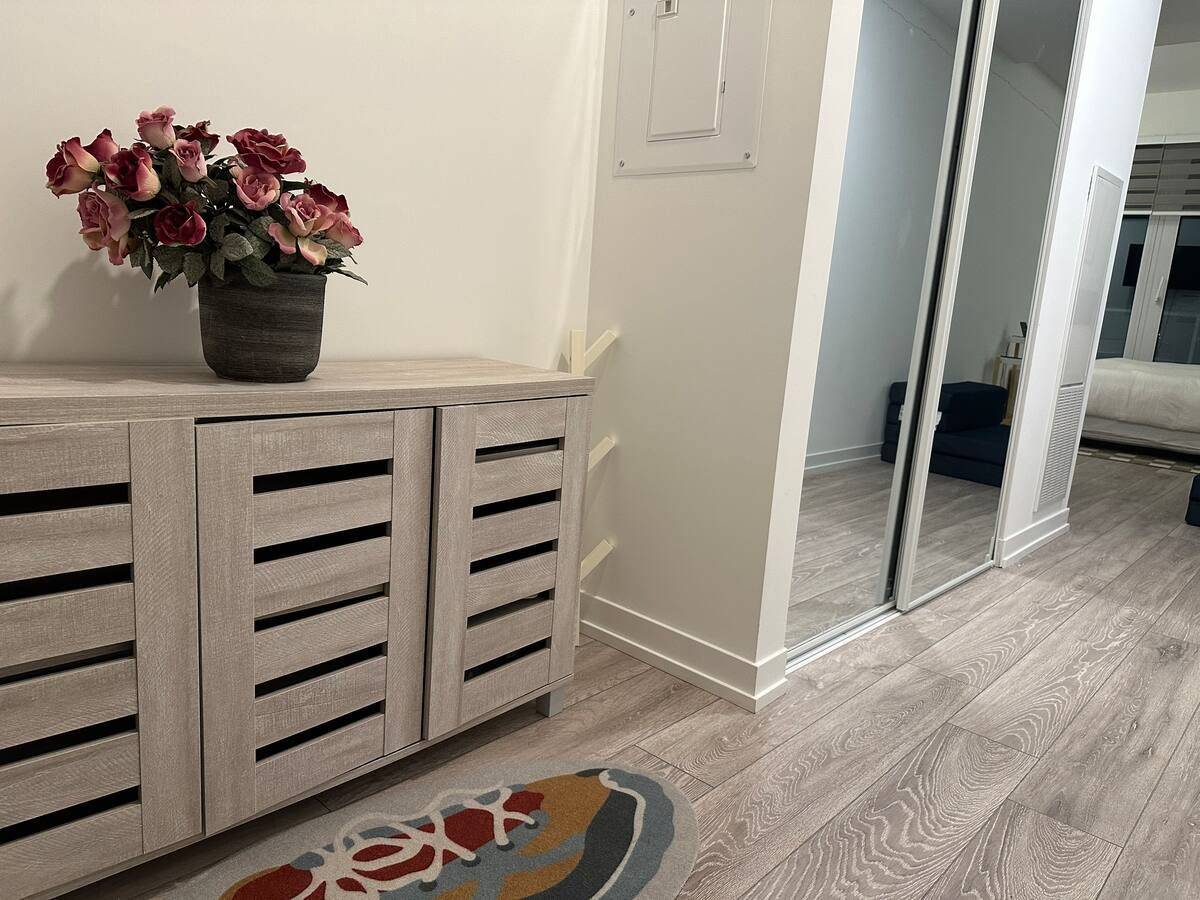 Toronto C03, ON M5P 0A6,2020 Bathurst ST #711