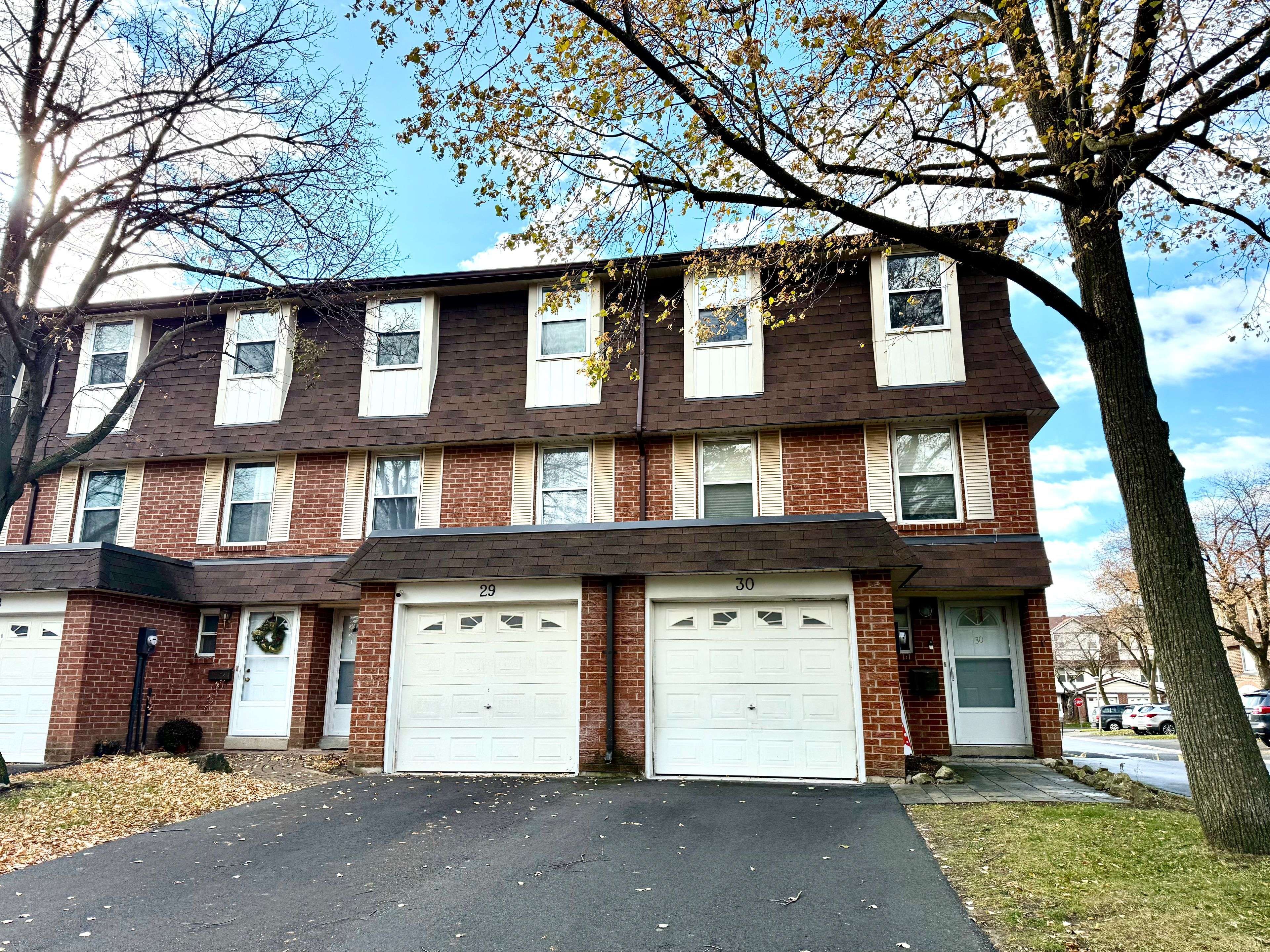 Milton, ON L9T 3V8,235 Bronte ST S #30