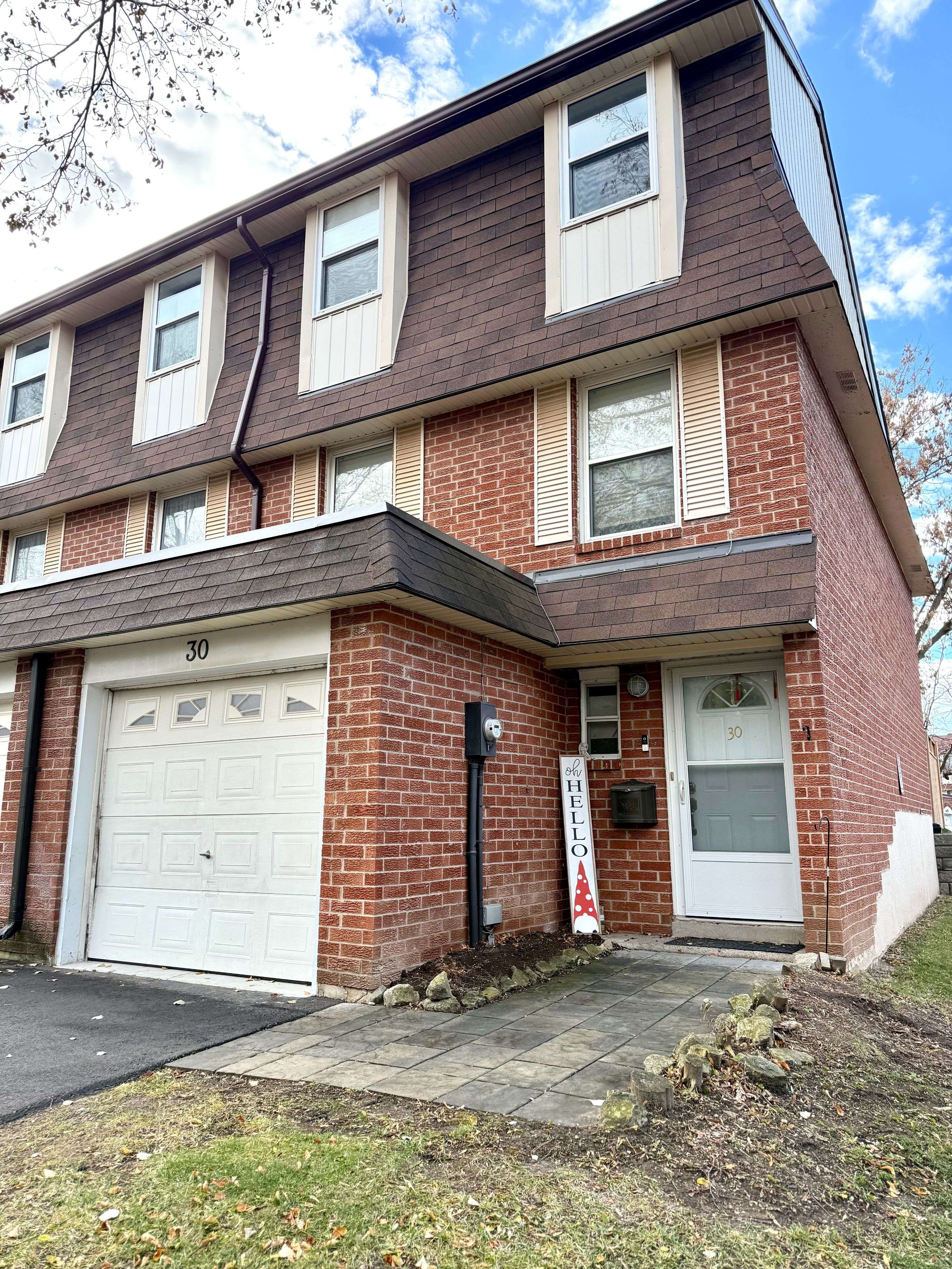 Milton, ON L9T 3V8,235 Bronte ST S #30
