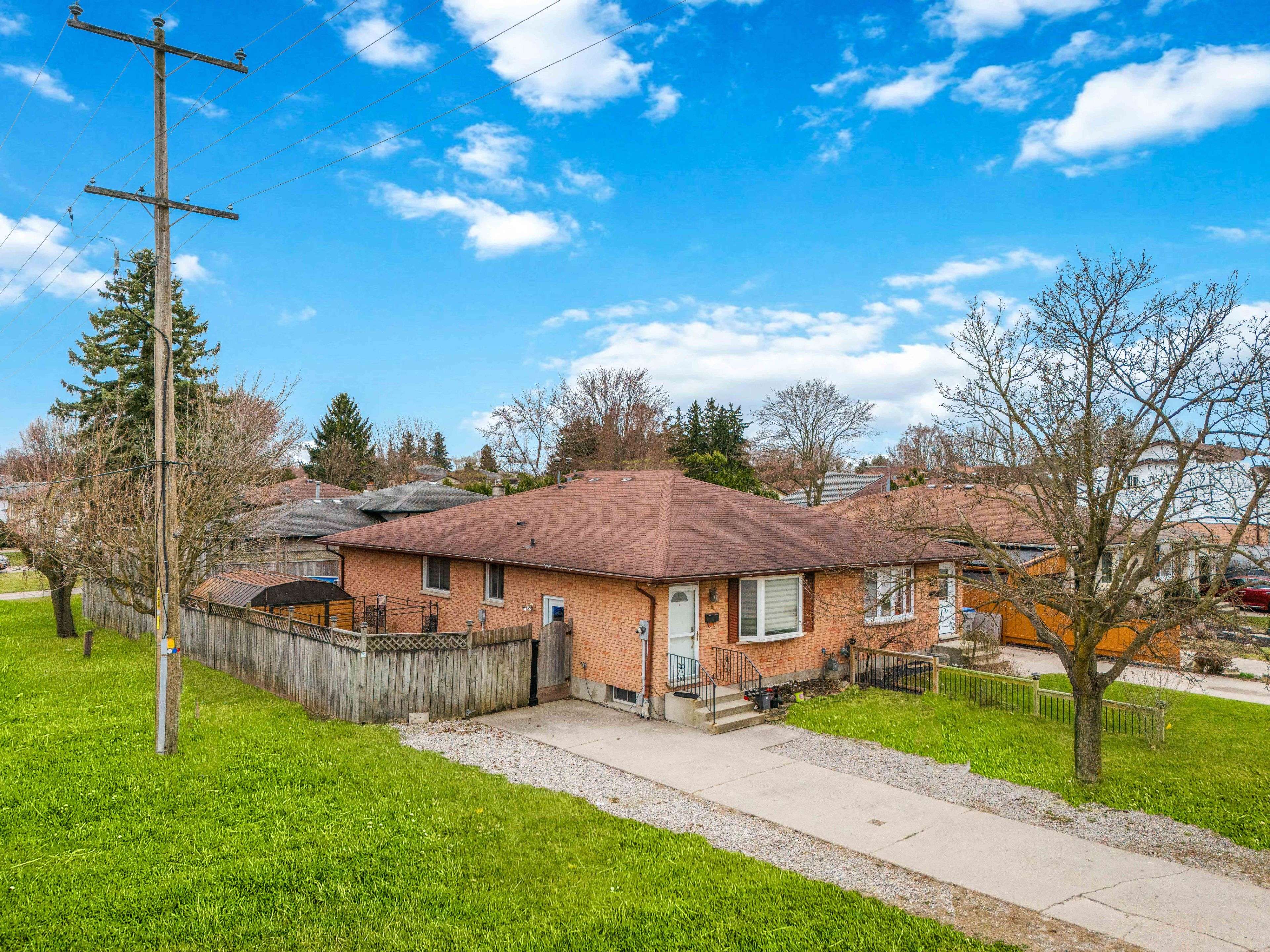 Strathroy-caradoc, ON N7G 3S3,54 Brennan DR N