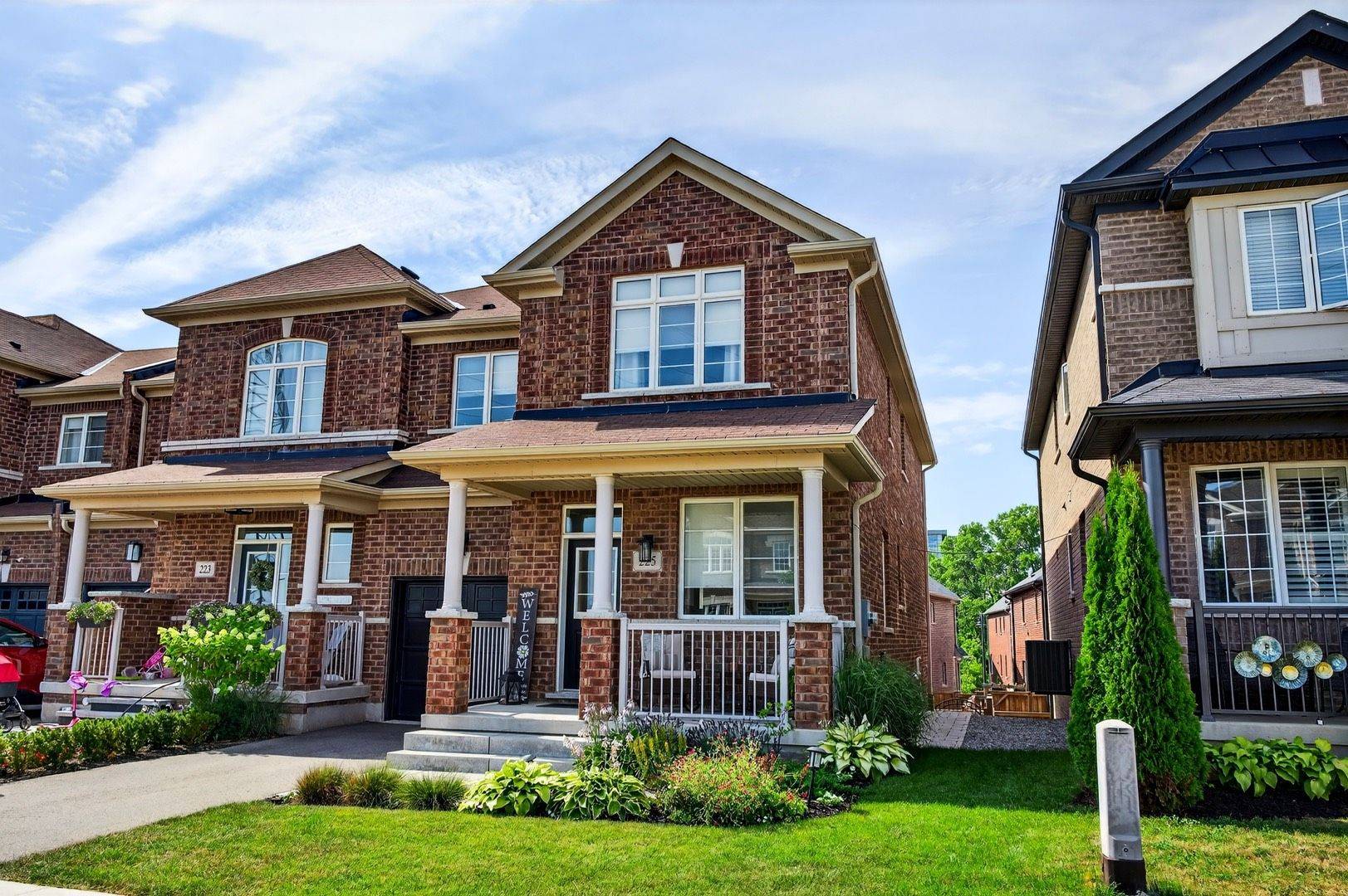 Hamilton, ON L8B 1X2,225 Skinner RD