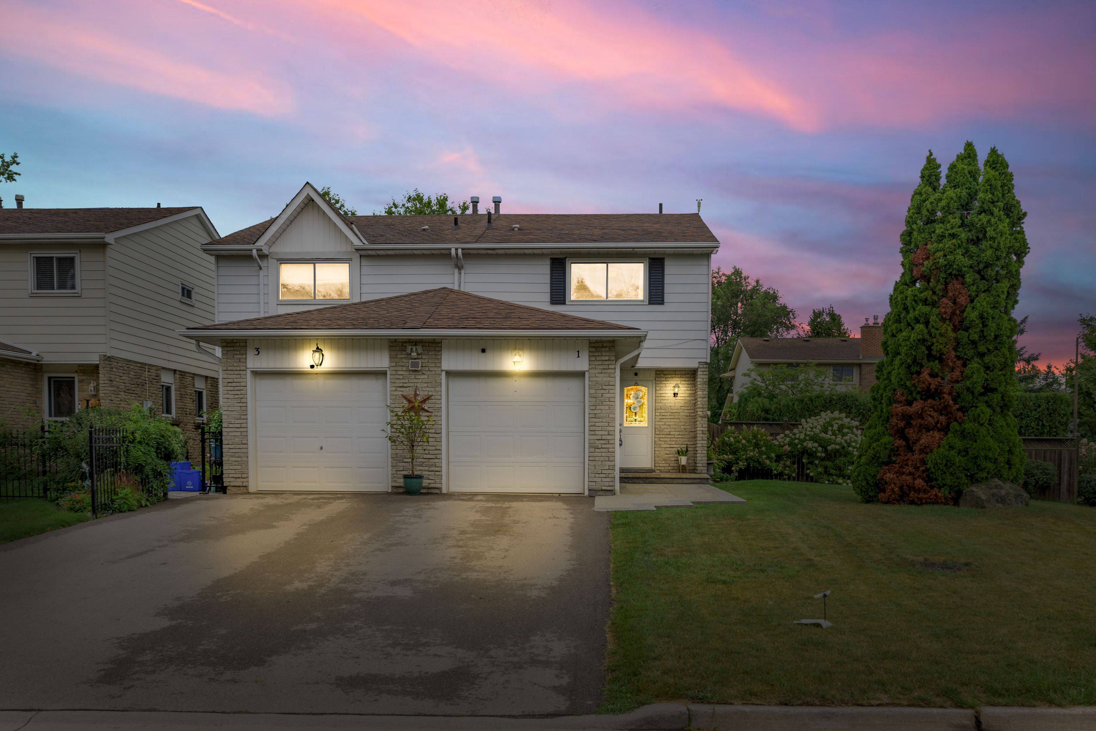 Hamilton, ON L8B 0A7,1 Aspen CT