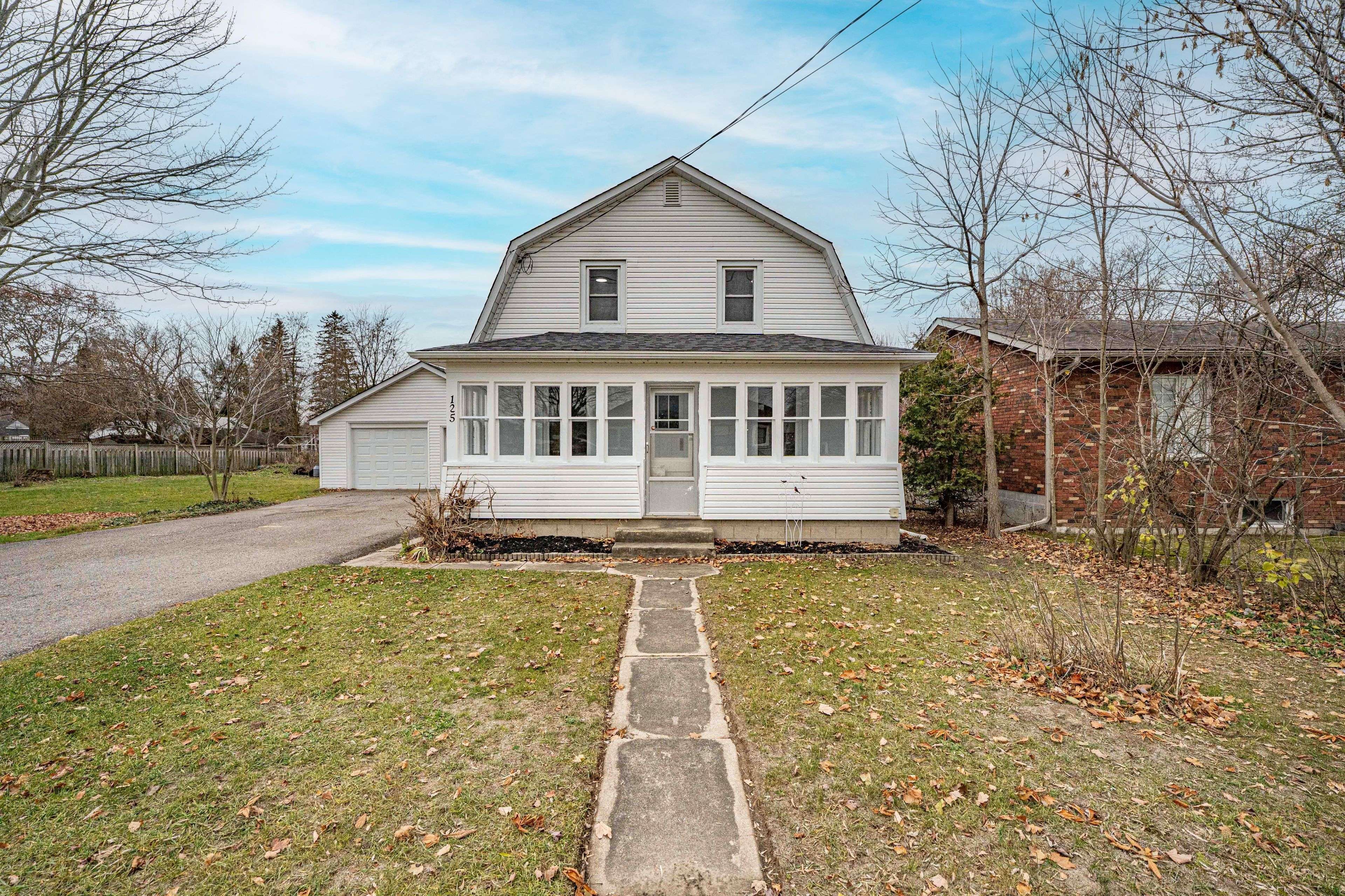 Essa, ON L0M 1B0,125 Raglan ST