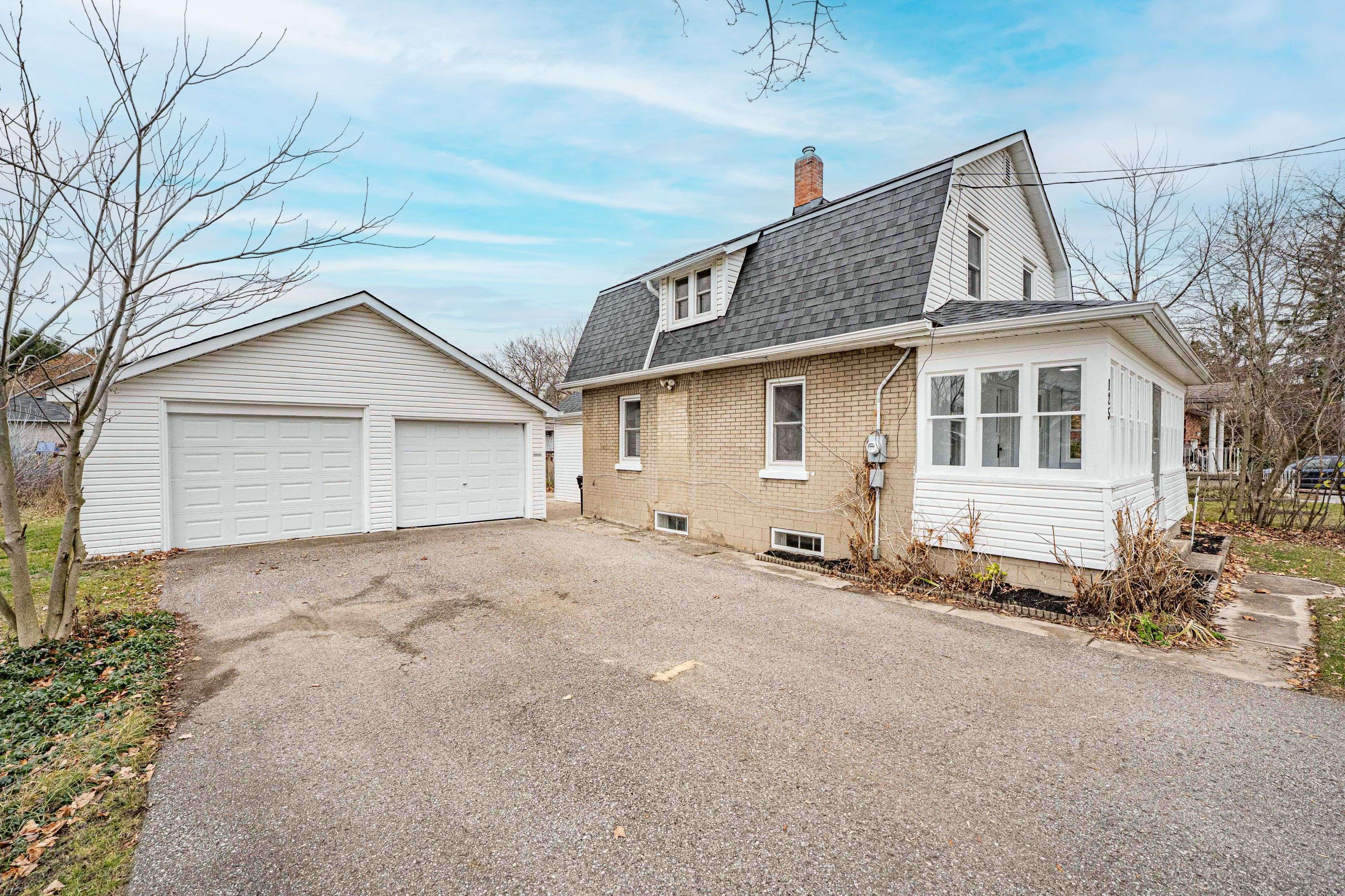 Essa, ON L0M 1B0,125 Raglan ST