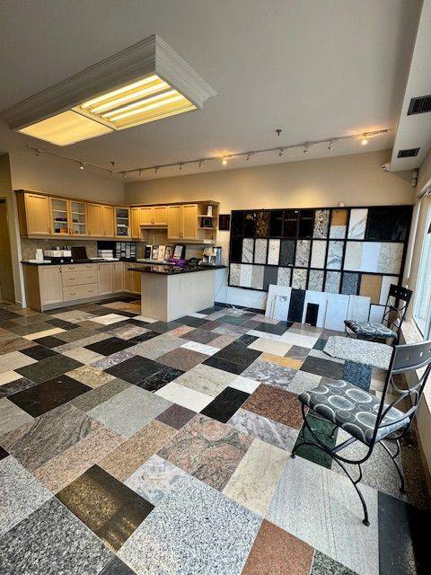 Vaughan, ON L4L 8N5,111 Regina RD #22 - 23