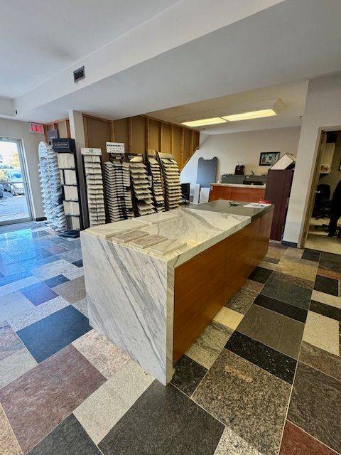 Vaughan, ON L4L 8N5,111 Regina RD #22 - 23