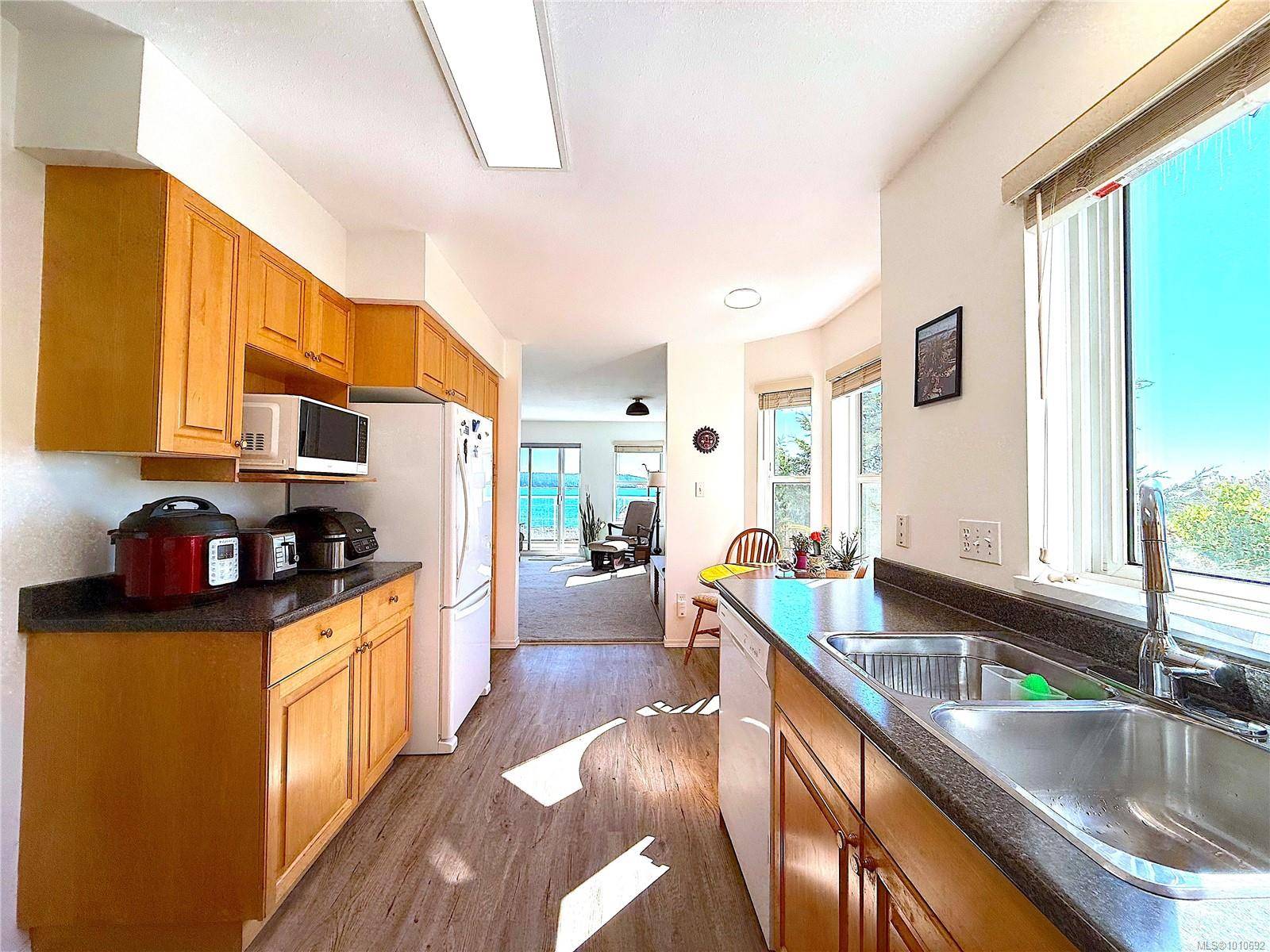 Campbell River, BC V9W 1B5,1216 Island Hwy S #201