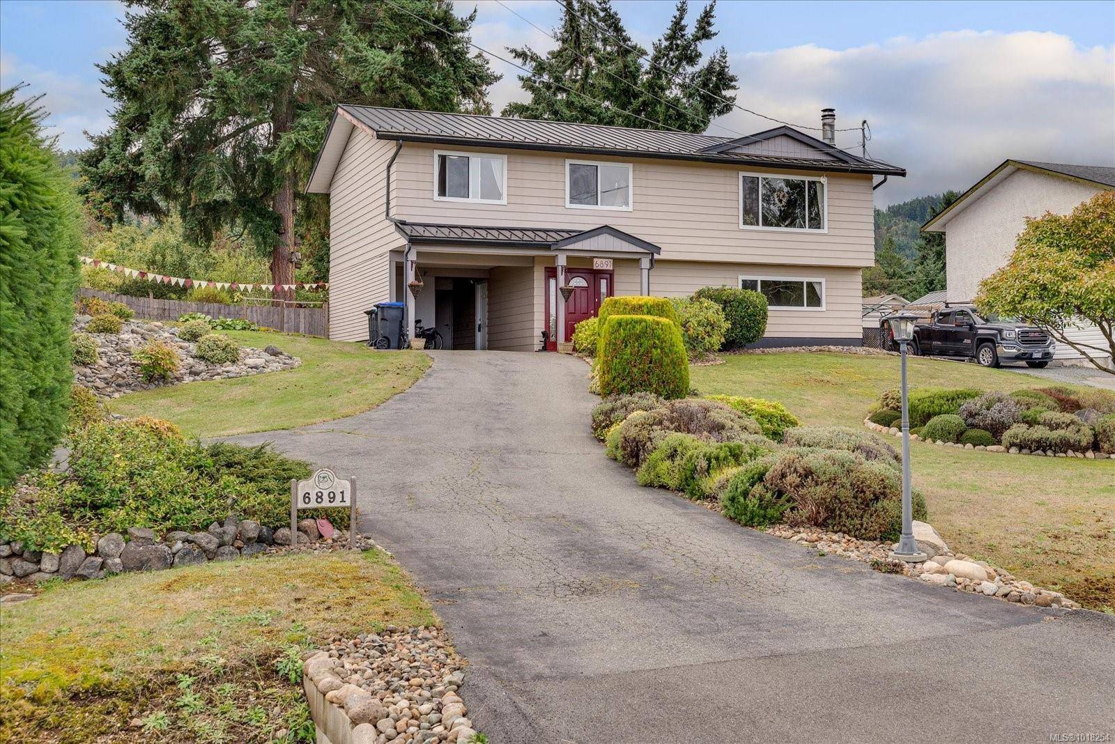 Lantzville, BC V0R 2H0,6891 Harwood Dr