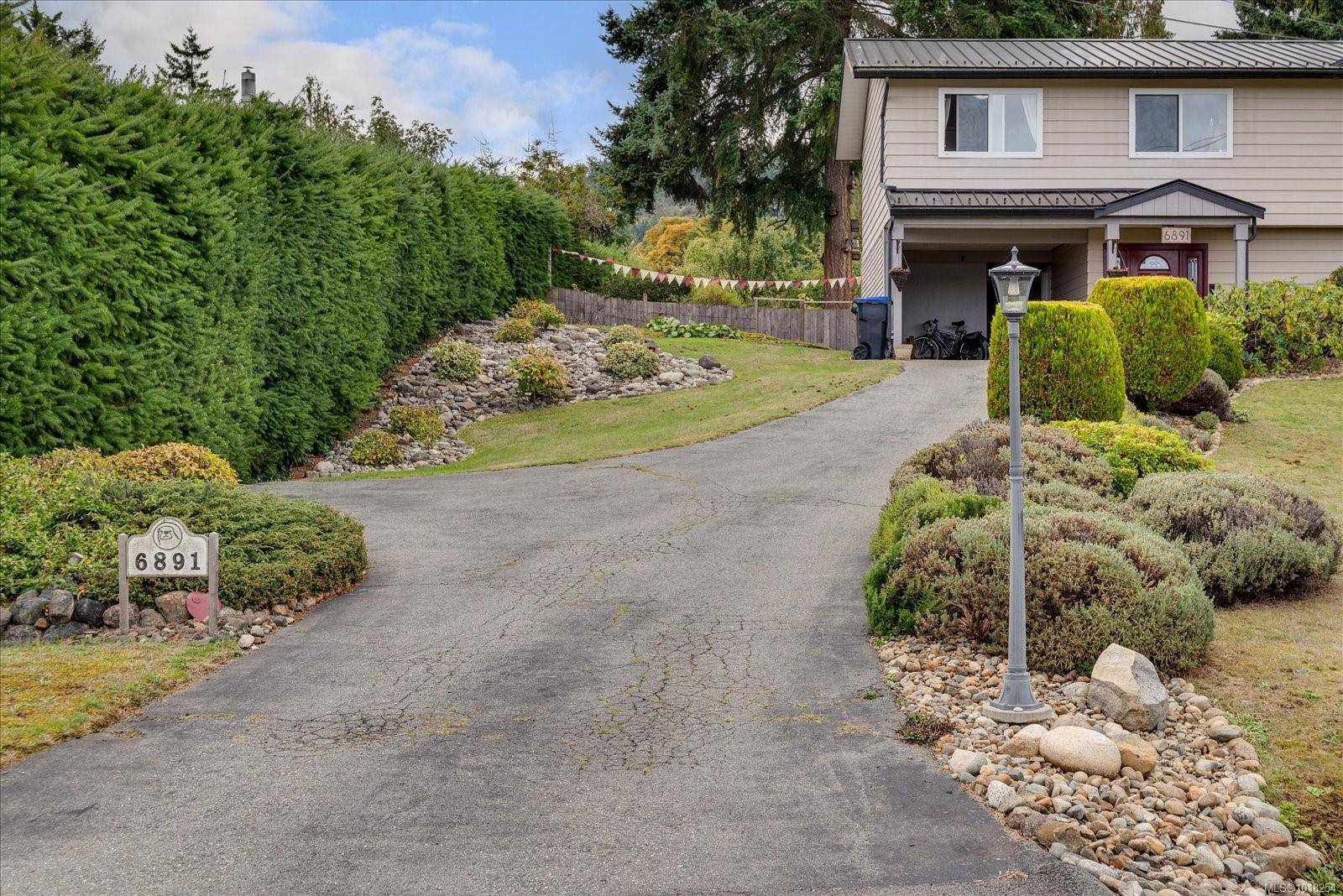 Lantzville, BC V0R 2H0,6891 Harwood Dr