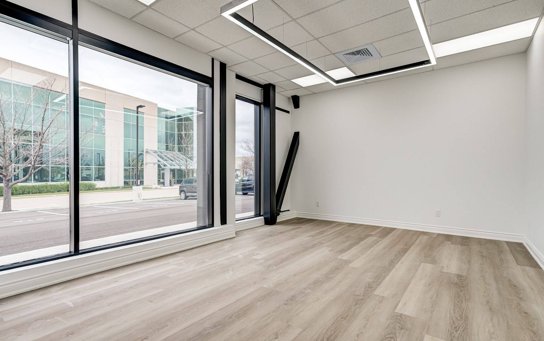 Mississauga, ON L4W 5M8,5270 Solar DR #16