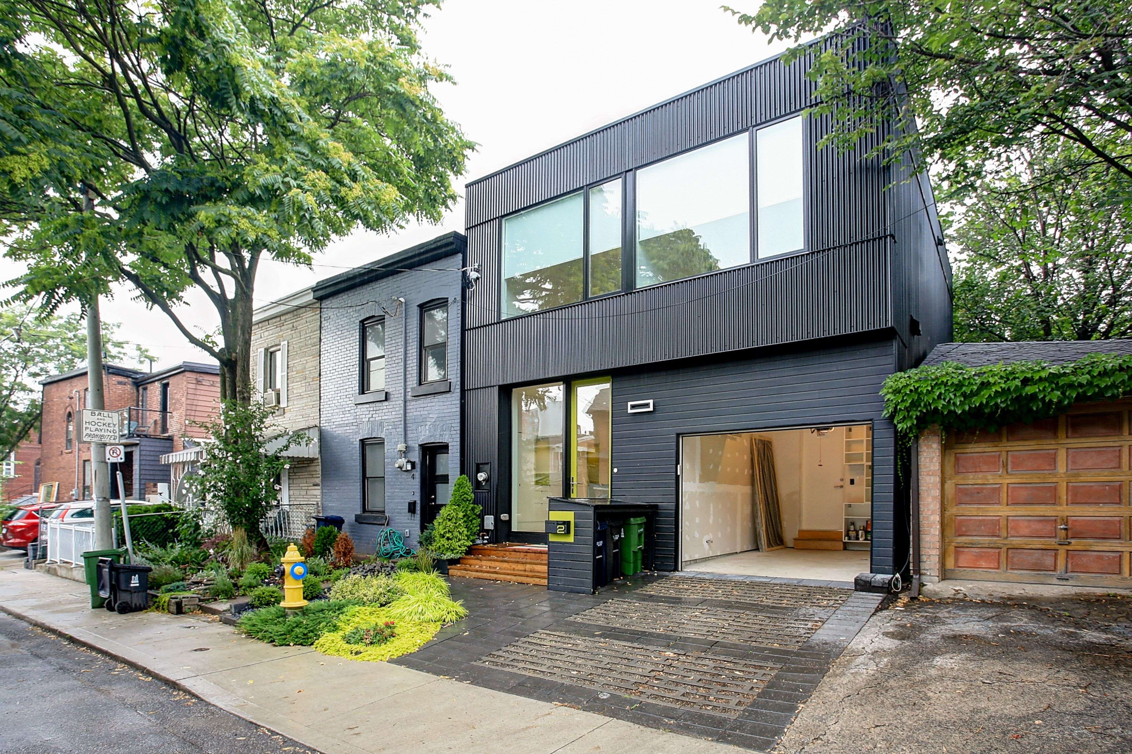 Toronto C01, ON M6J 1K5,2 Crocker AVE