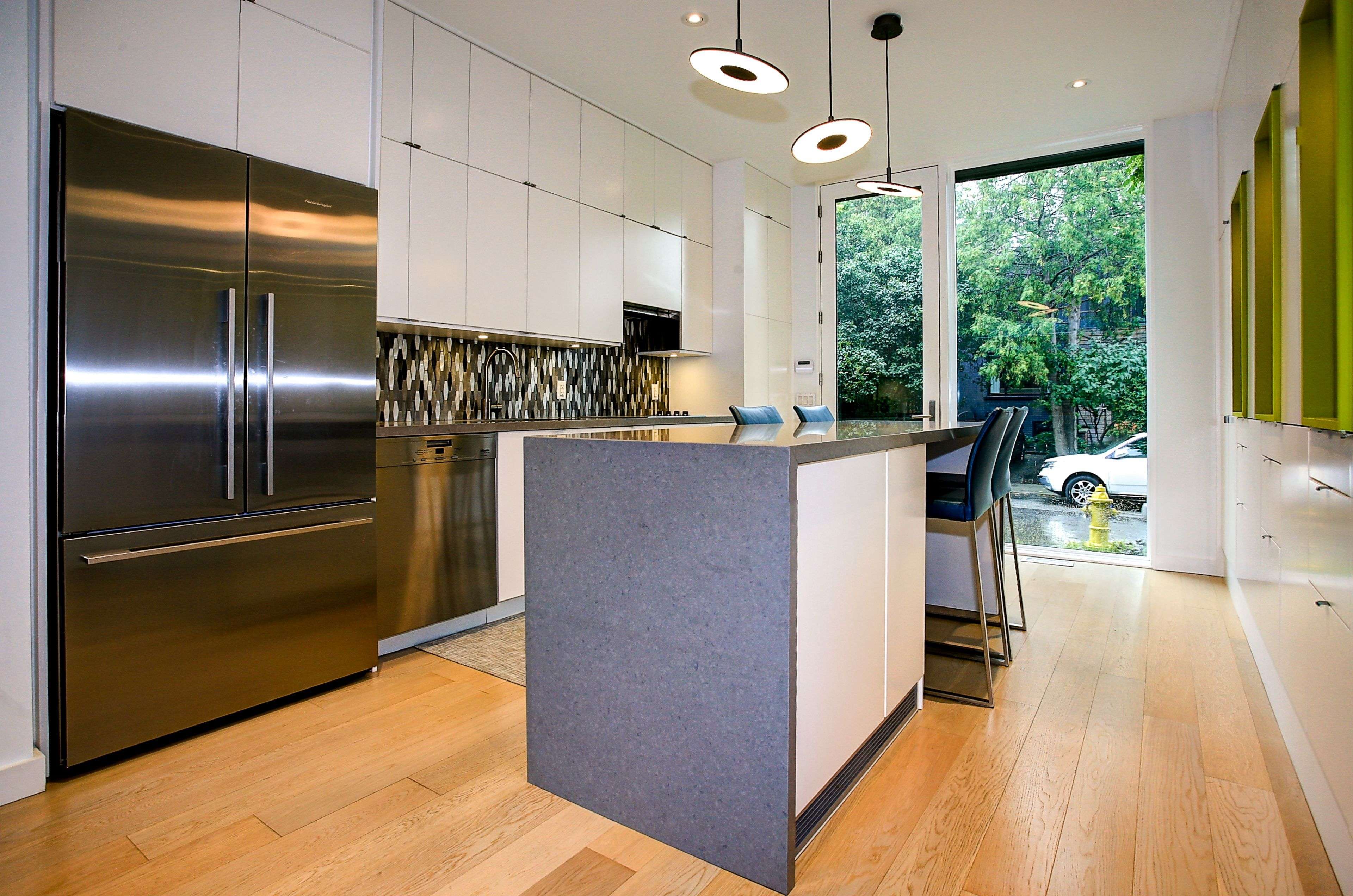 Toronto C01, ON M6J 1K5,2 Crocker AVE