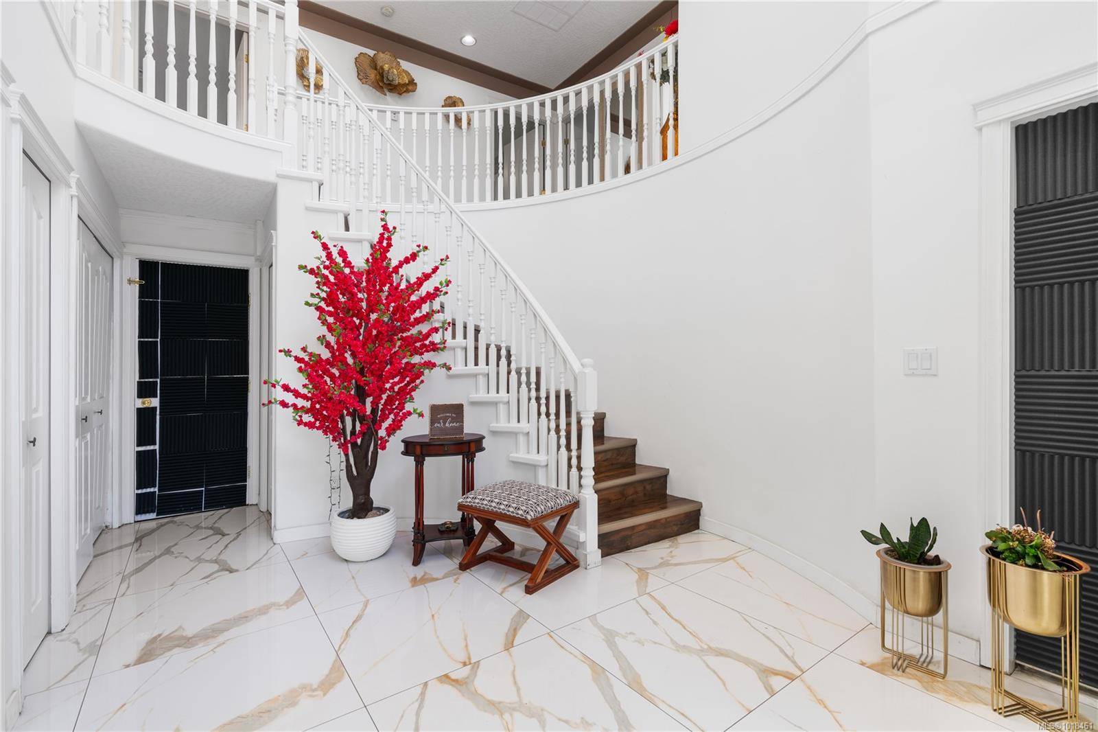 Saanich, BC V8X 1L4,4202 Quadra St