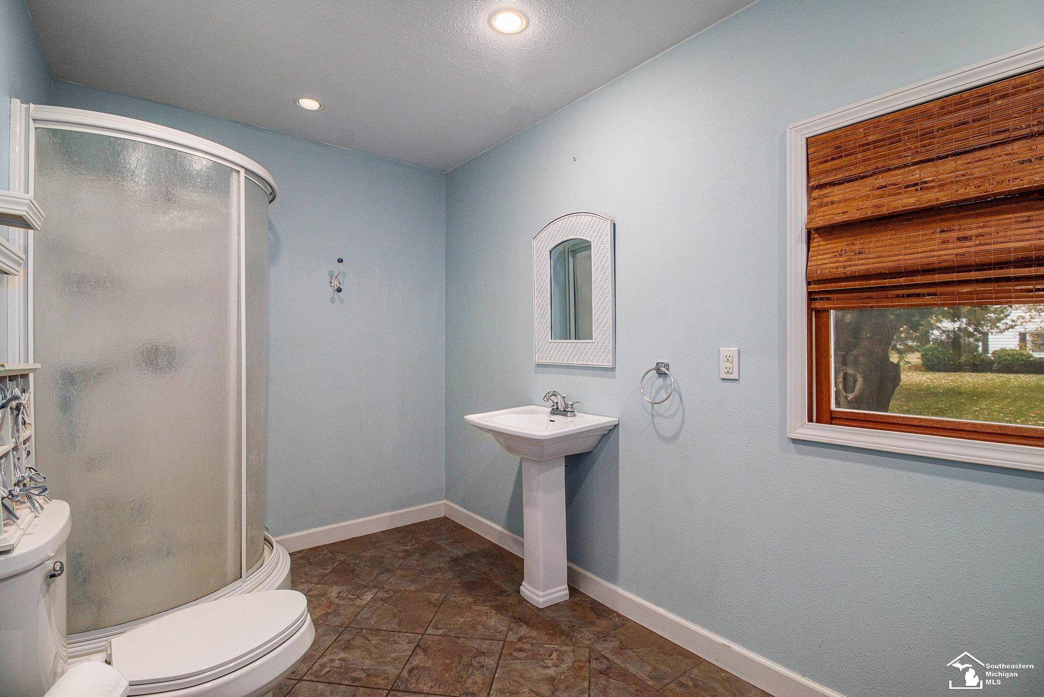 Blissfield, MI 49228,530 Beagle RD