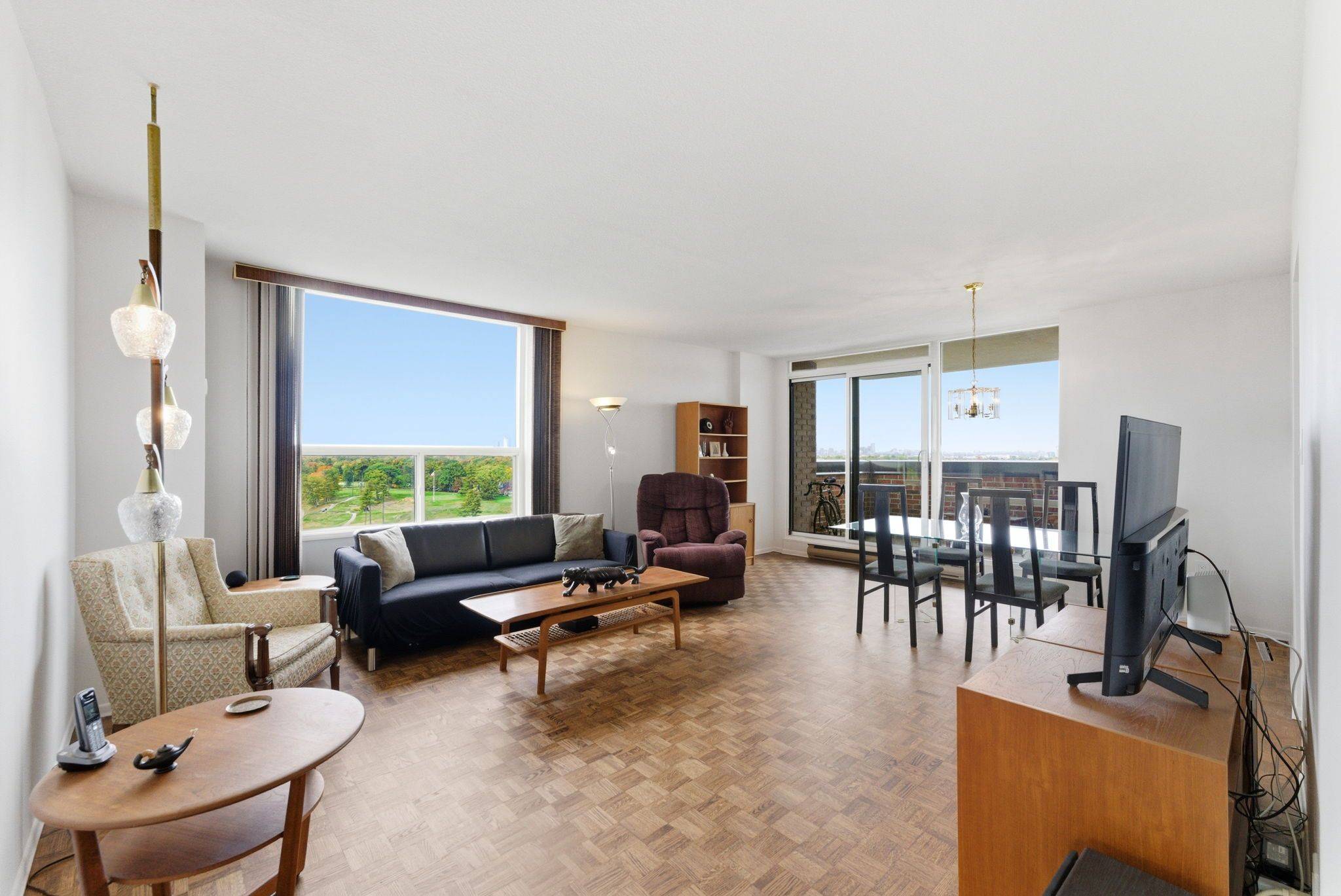 Mississauga, ON L5E 3E2,1535 Lakeshore RD E #2006