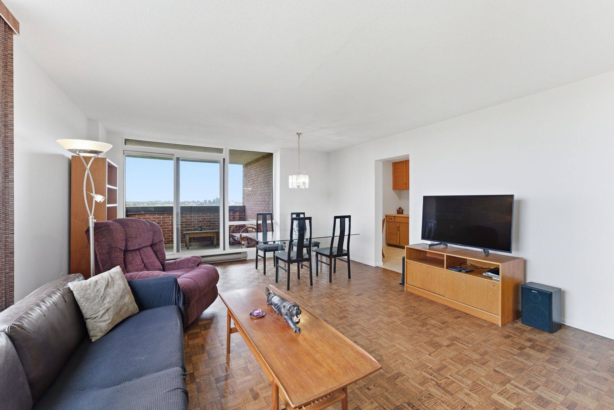 Mississauga, ON L5E 3E2,1535 Lakeshore RD E #2006