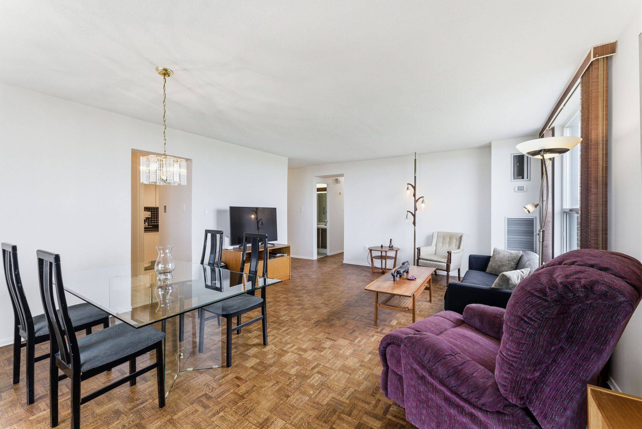 Mississauga, ON L5E 3E2,1535 Lakeshore RD E #2006