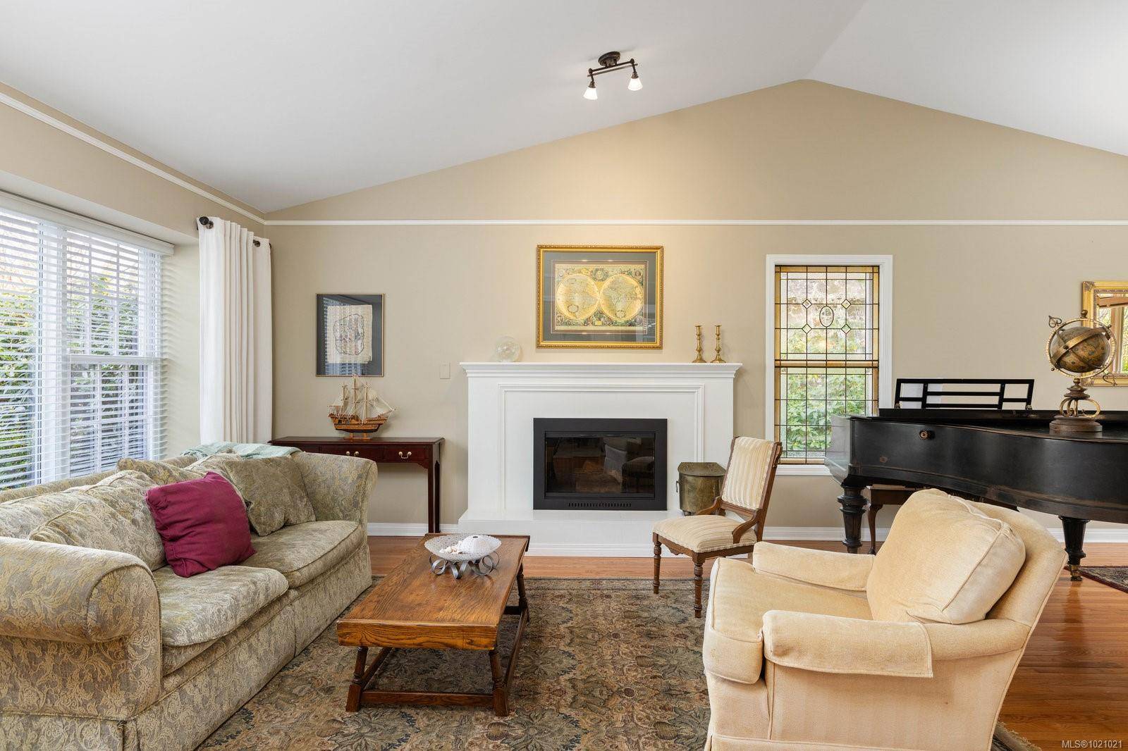 Saanich, BC V8N 6E2,3913 Gibson Crt