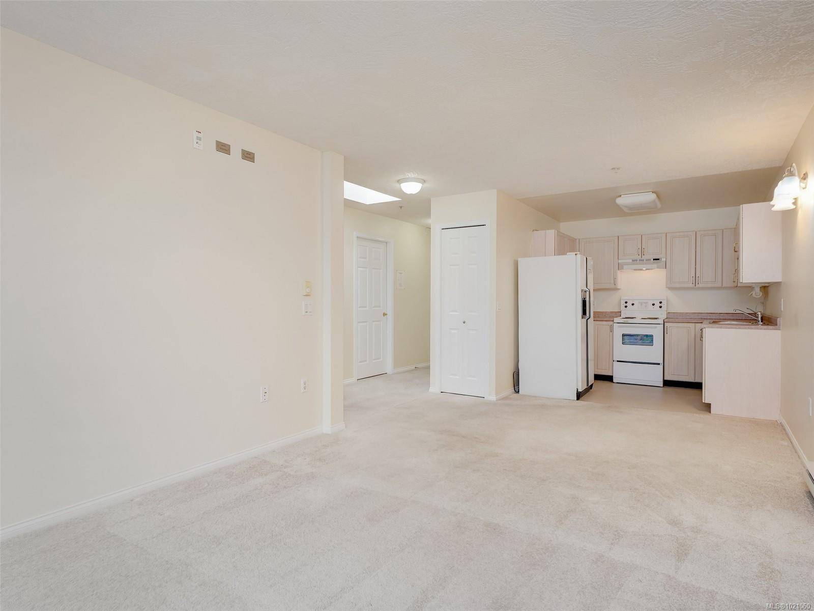 Saanich, BC V8P 5T5,1485 Garnet Rd #310