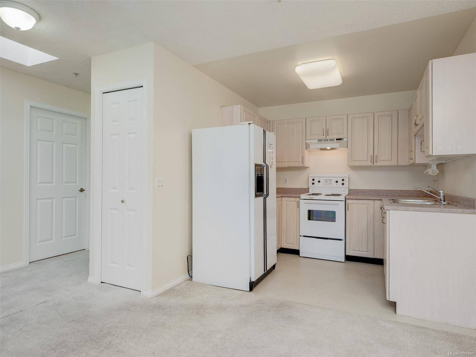 Saanich, BC V8P 5T5,1485 Garnet Rd #310