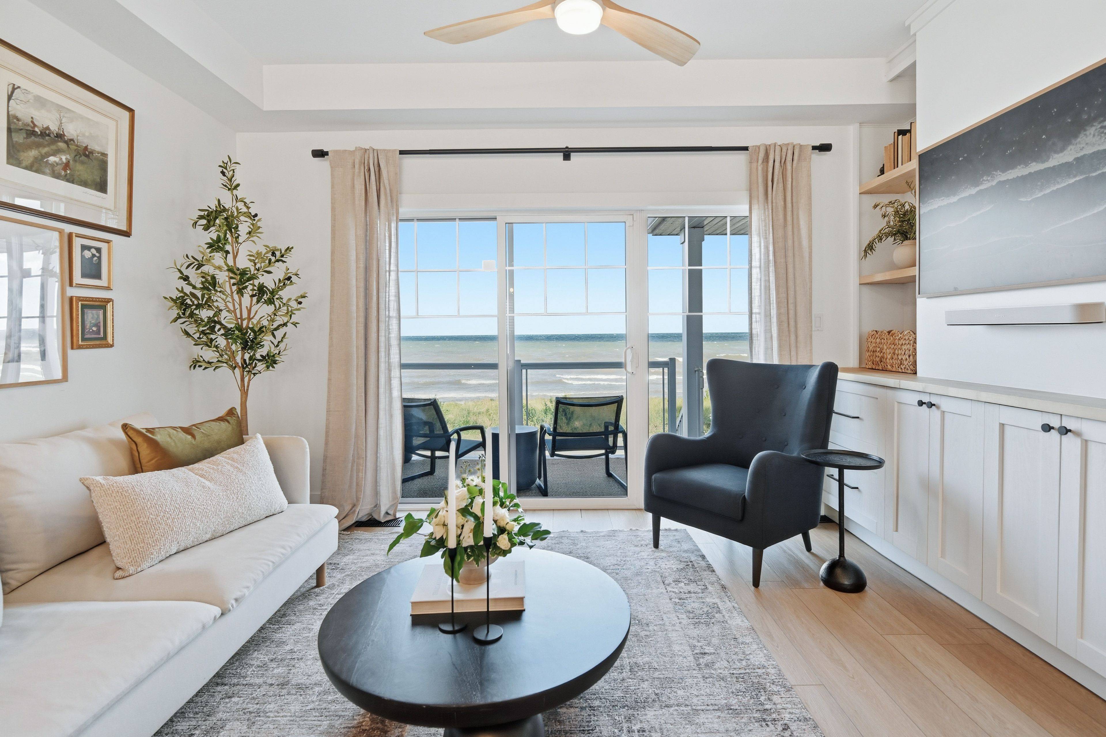 Hamilton, ON L8H 6W4,337 Beach BLVD #7