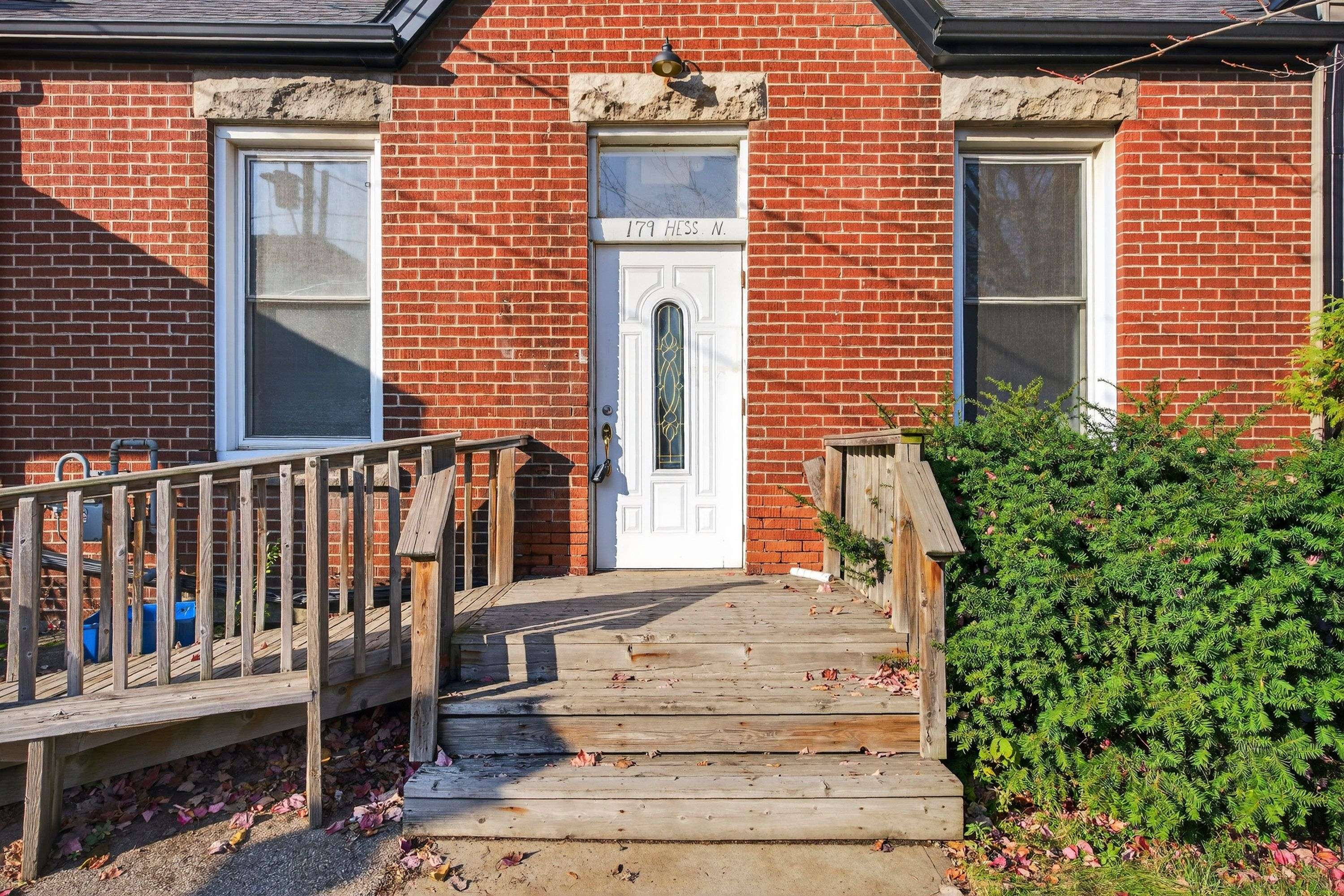 Hamilton, ON L8R 2T1,179 Hess ST N