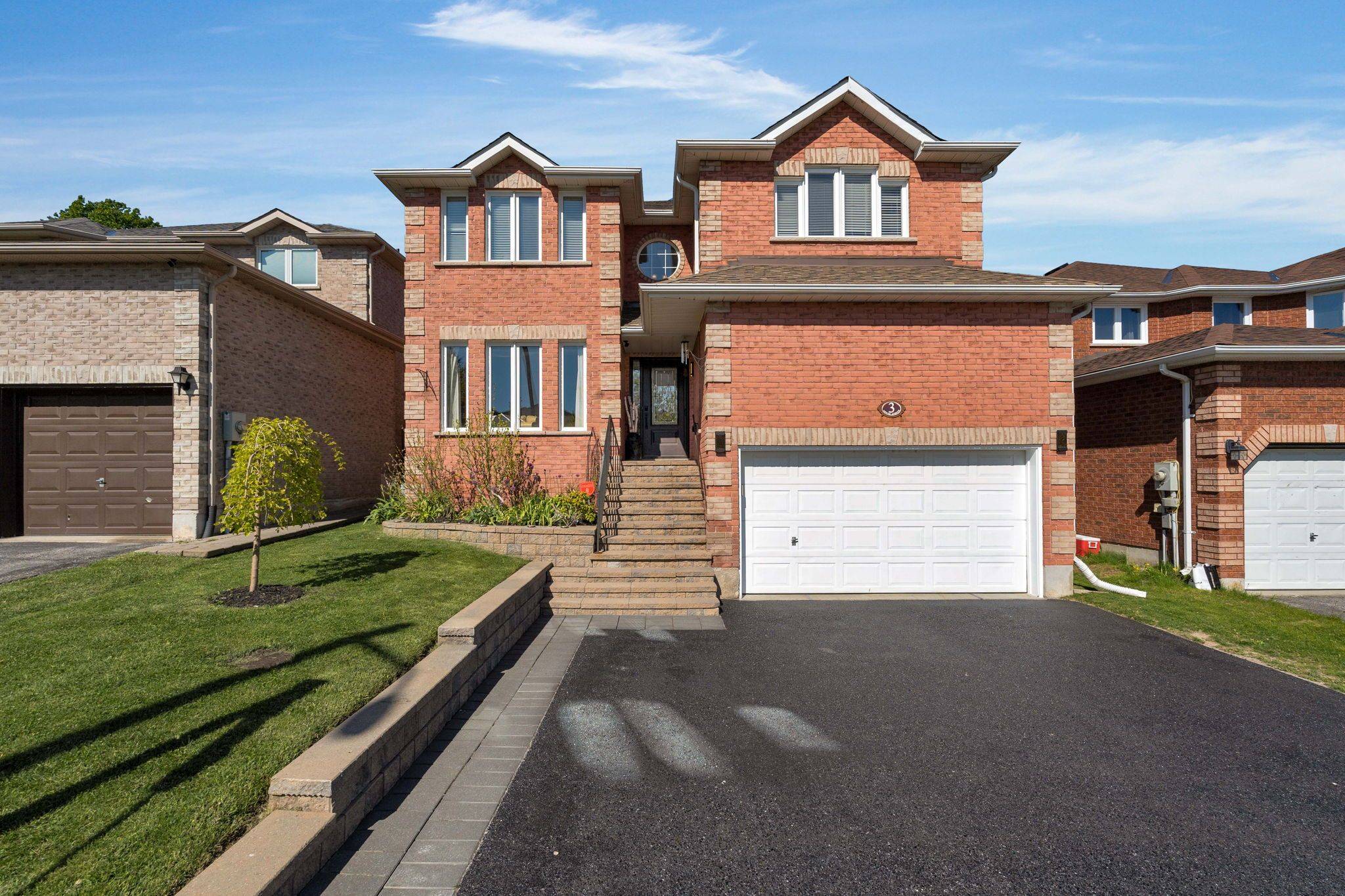 Barrie, ON L4M 6X2,3 Meyer AVE