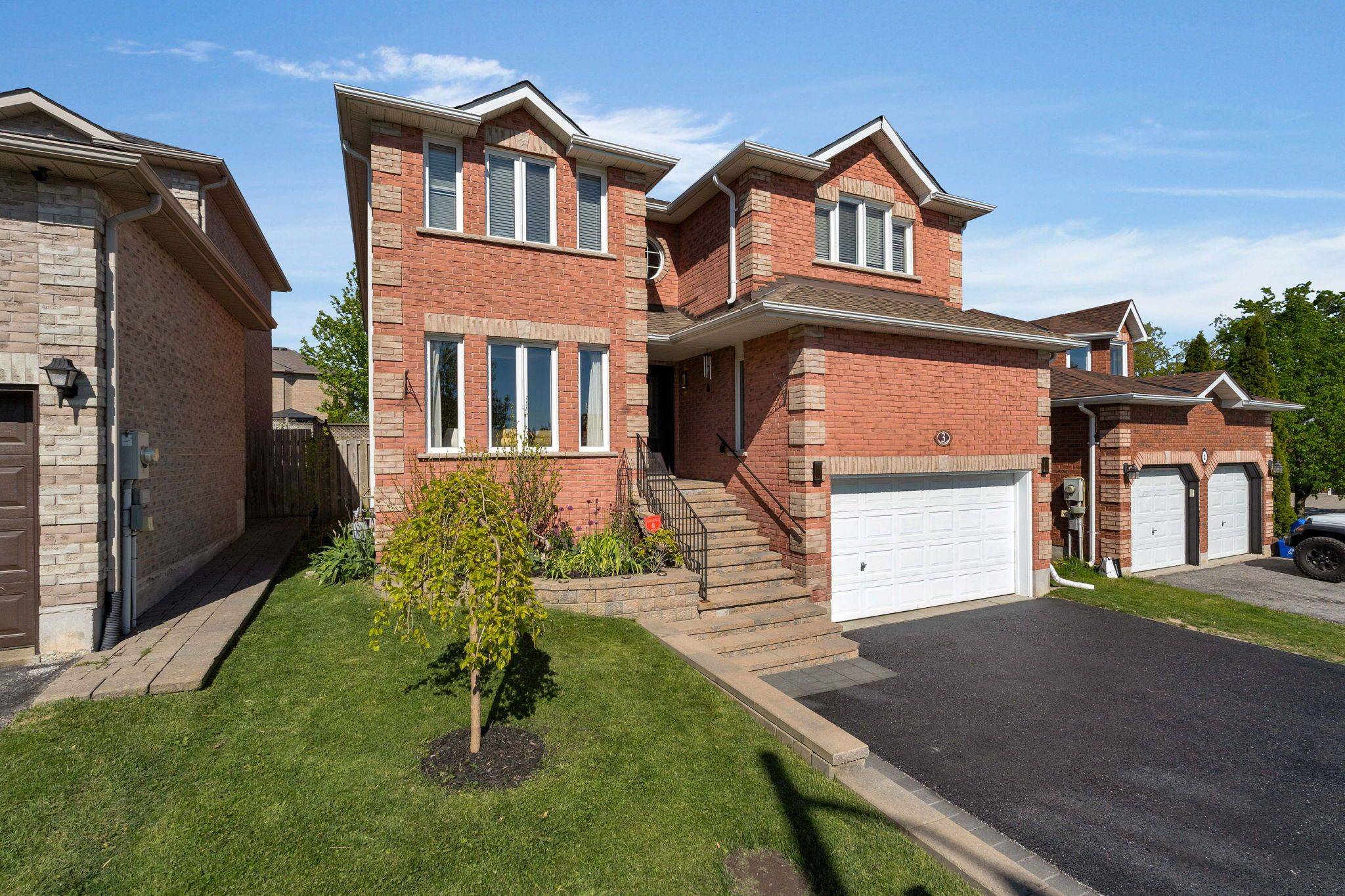 Barrie, ON L4M 6X2,3 Meyer AVE