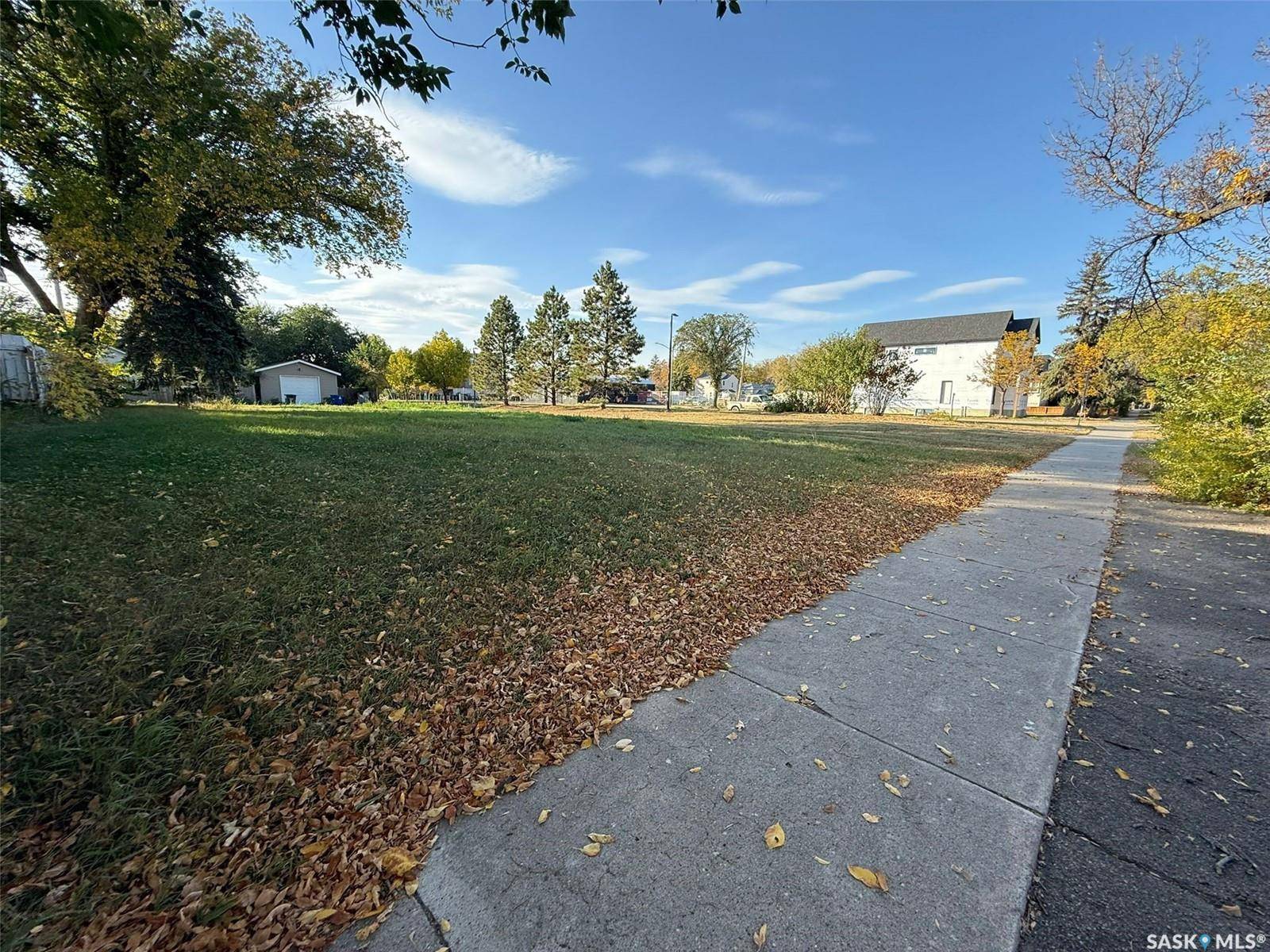 Saskatoon, SK S7M 1X1,607 H AVENUE S