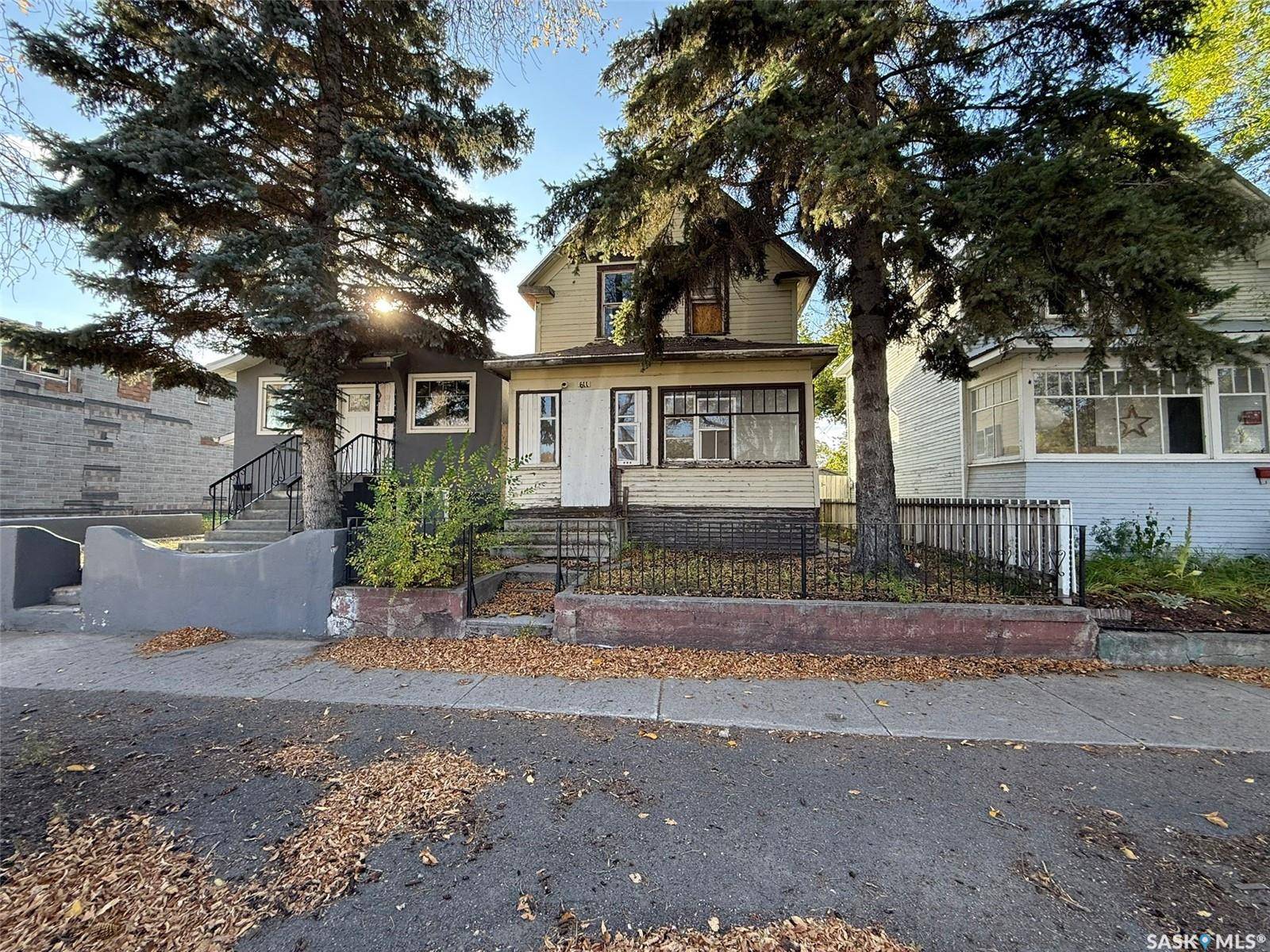 Saskatoon, SK S7M 1X1,611 H AVENUE S