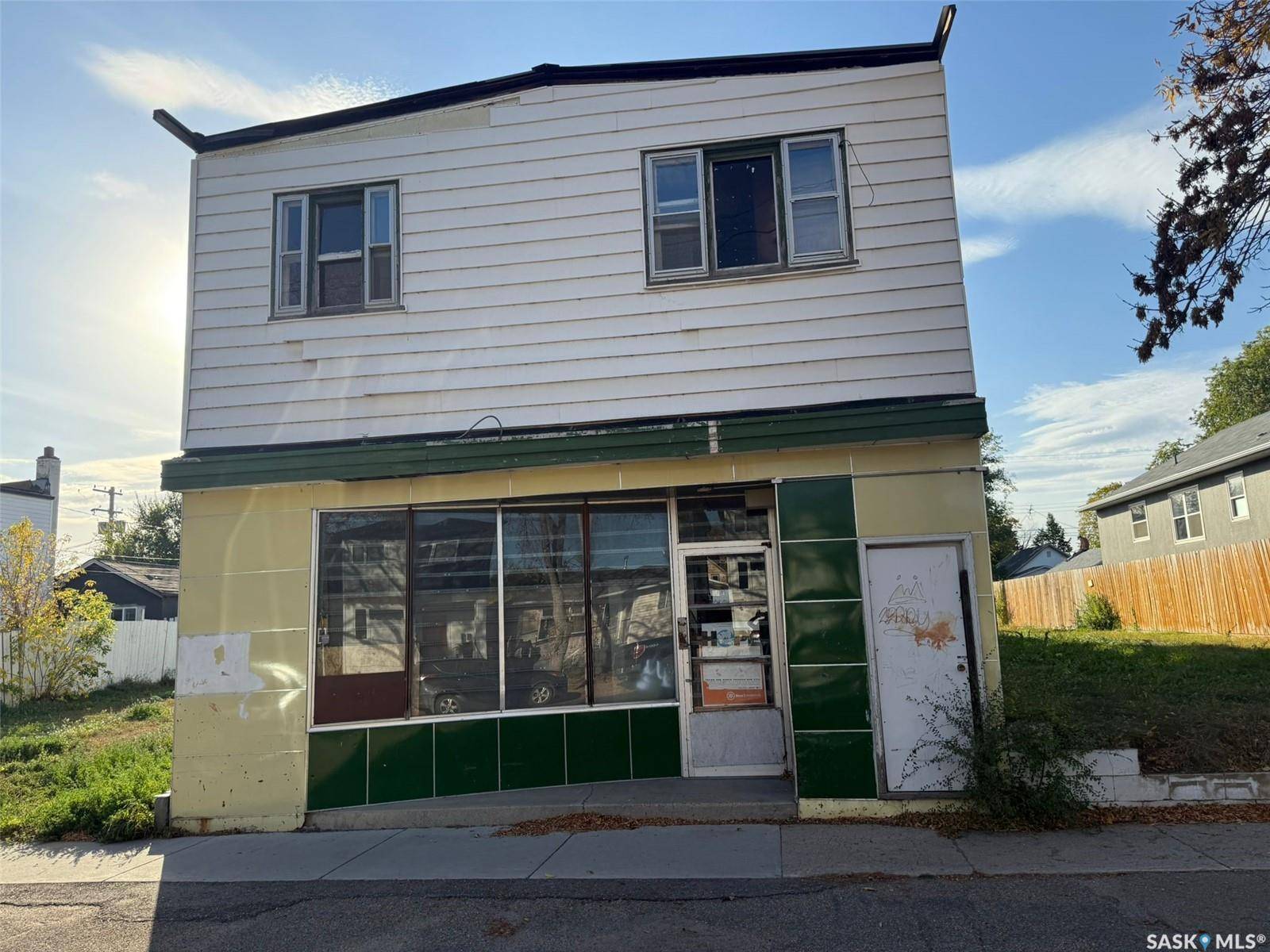 Saskatoon, SK S7M 1X1,617 H AVENUE S