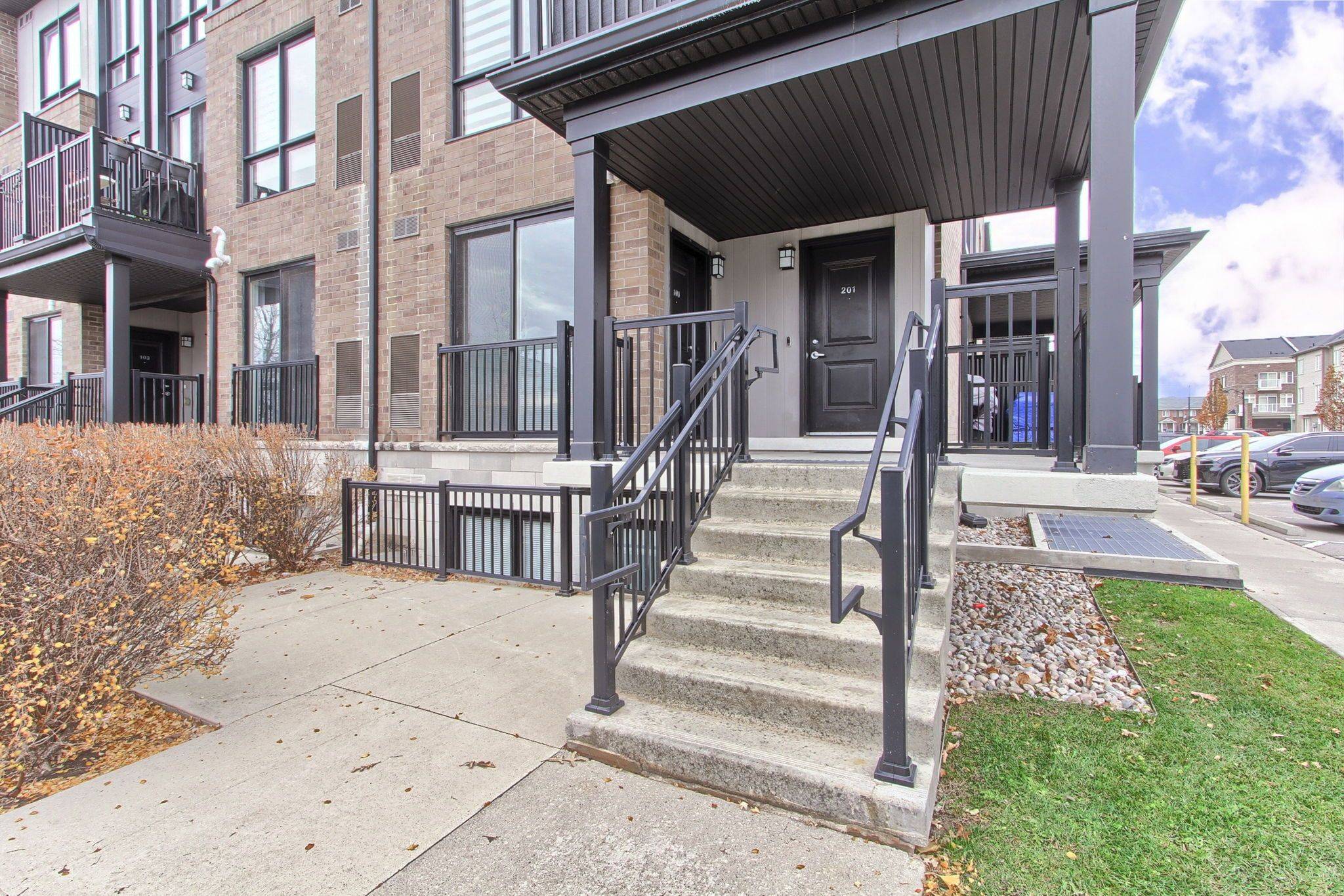 Milton, ON L9T 9K6,1206 Main ST E #201