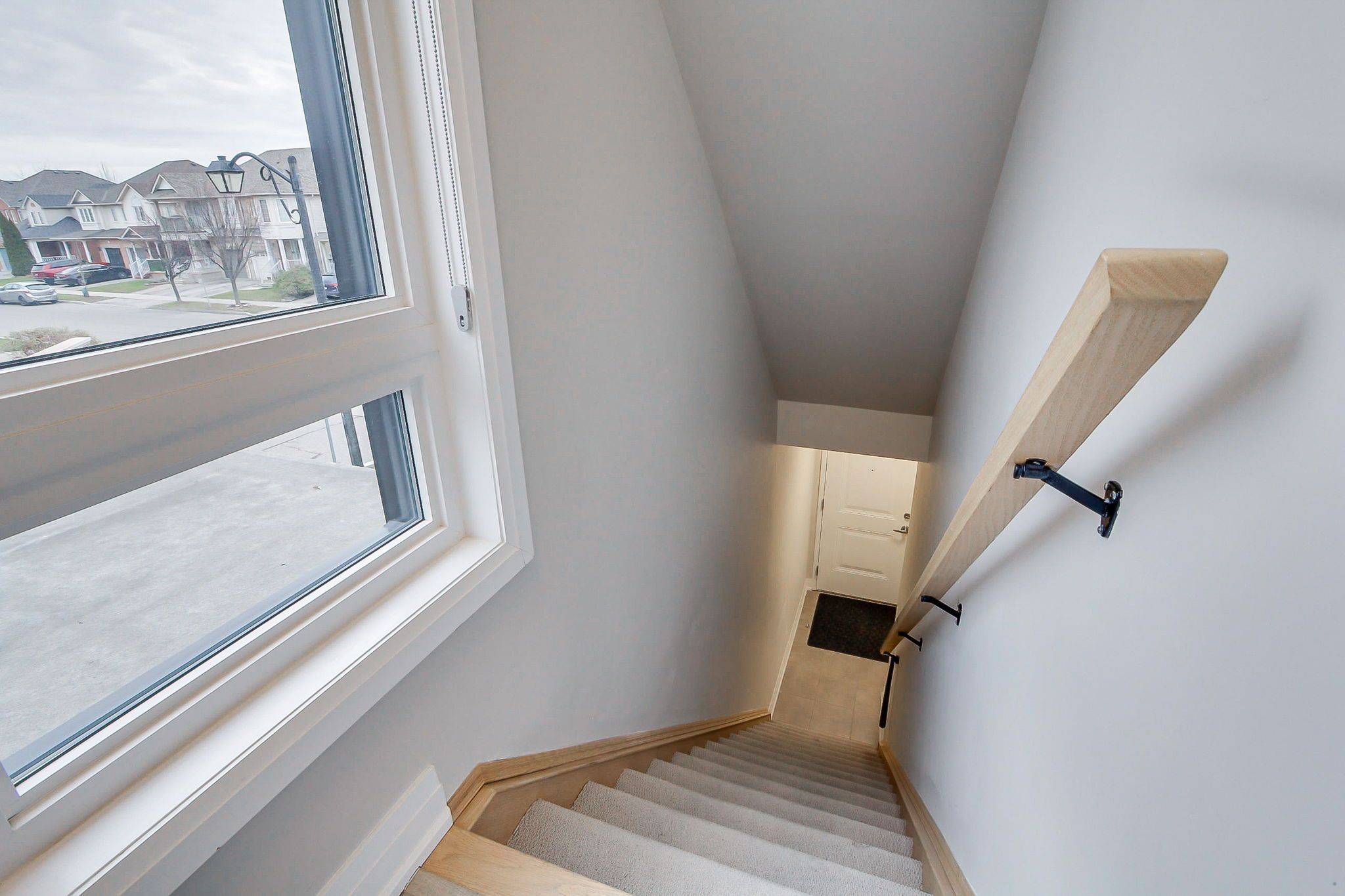 Milton, ON L9T 9K6,1206 Main ST E #201