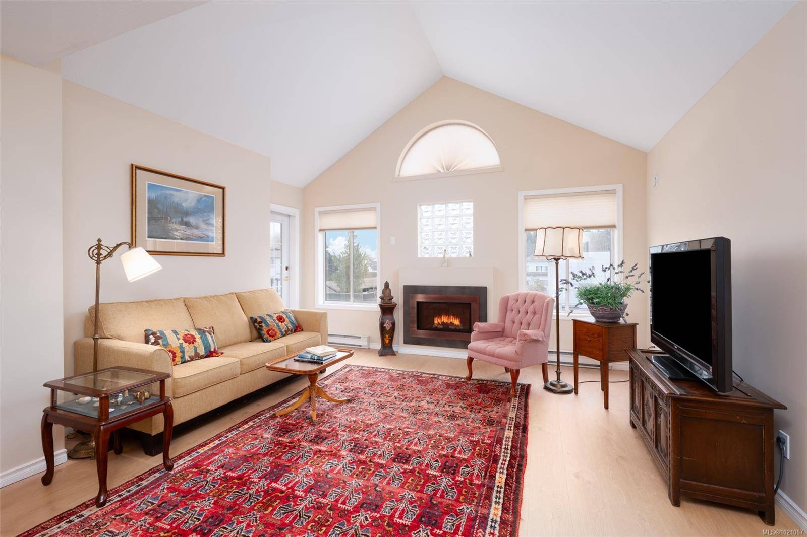 Duncan, BC V9L 1R3,275 First St #403