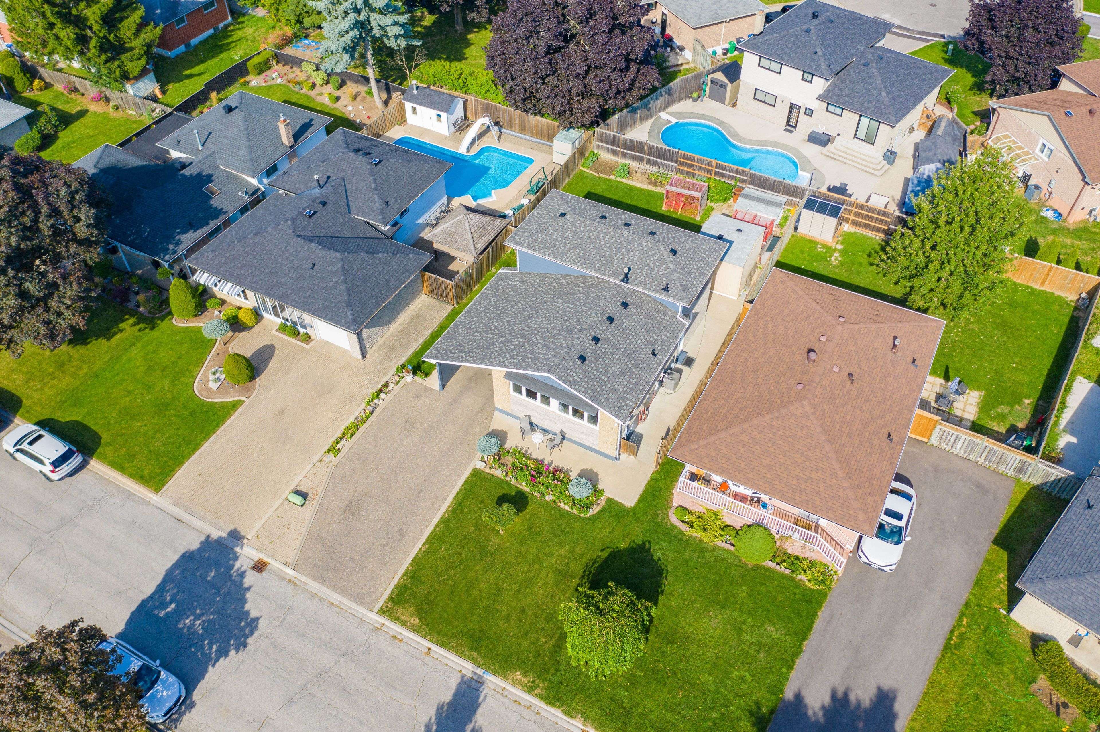 Brampton, ON L6Y 1A1,8 Edwin DR