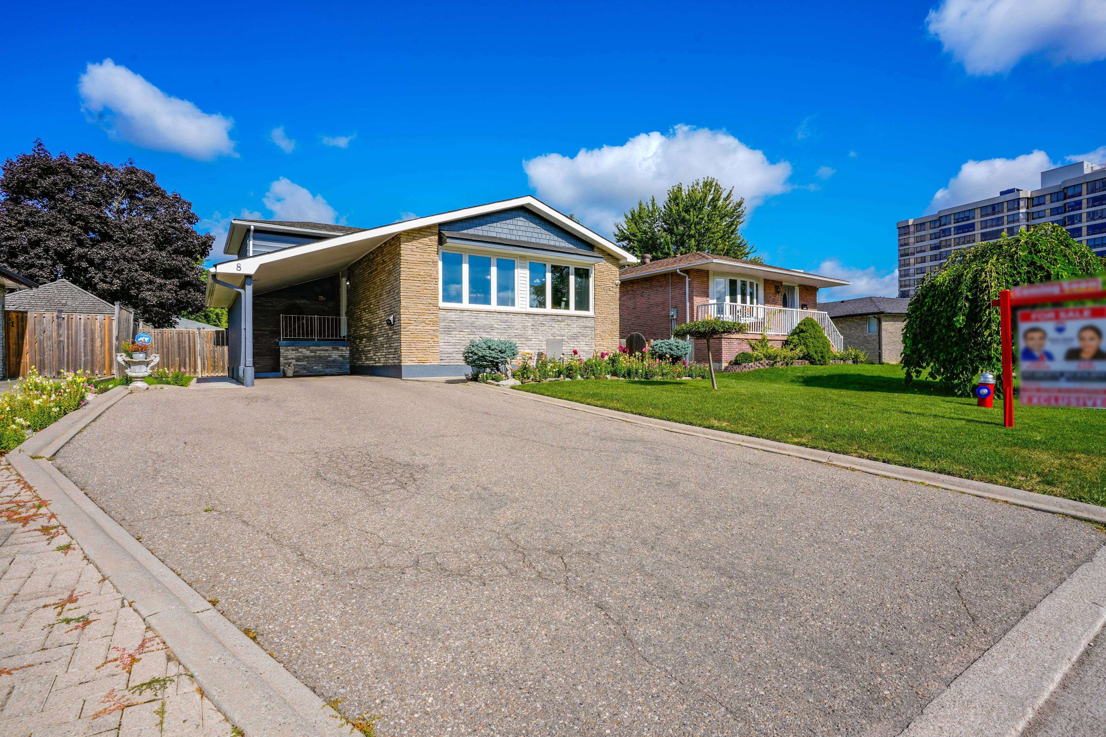 Brampton, ON L6Y 1A1,8 Edwin DR