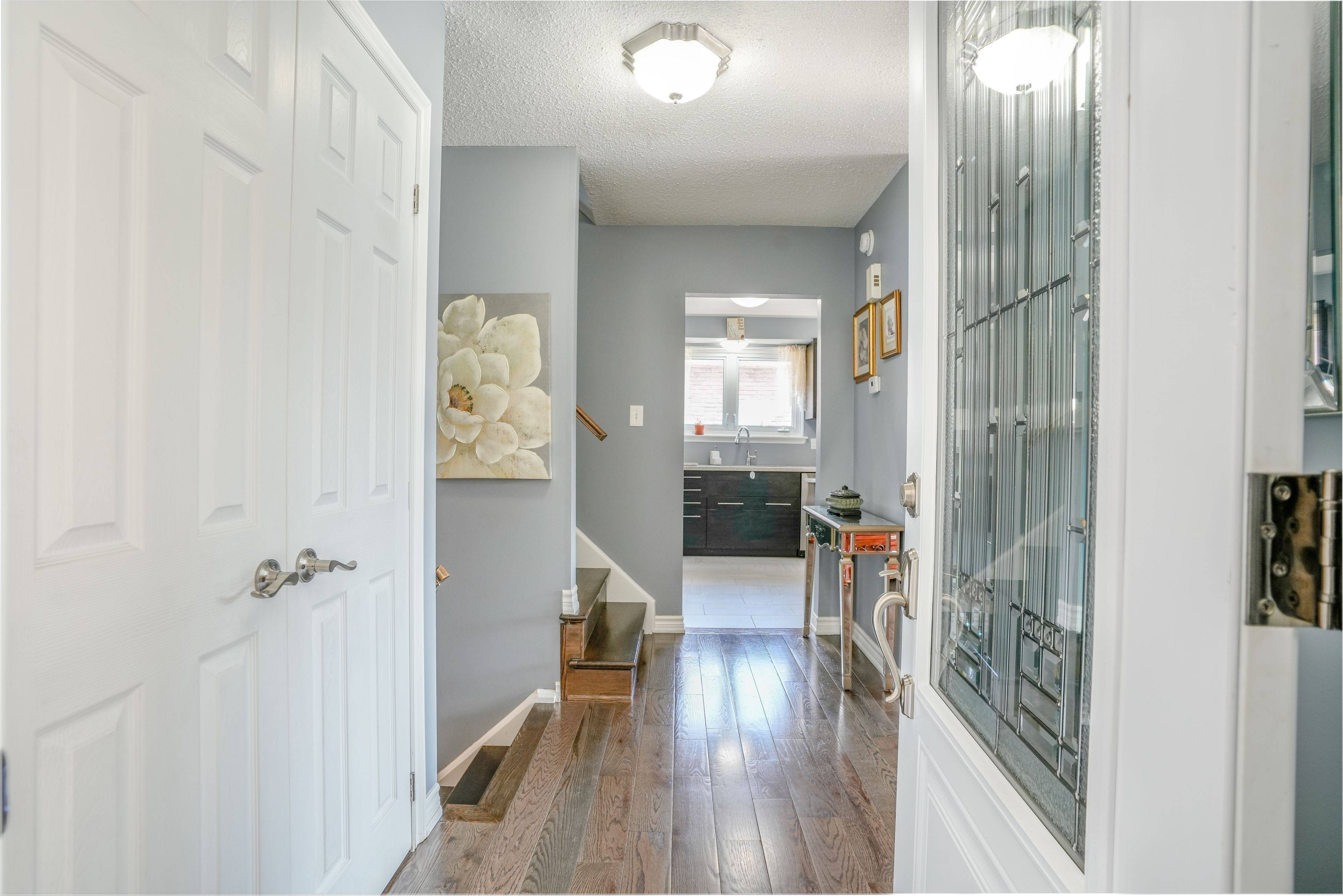 Brampton, ON L6Y 1A1,8 Edwin DR